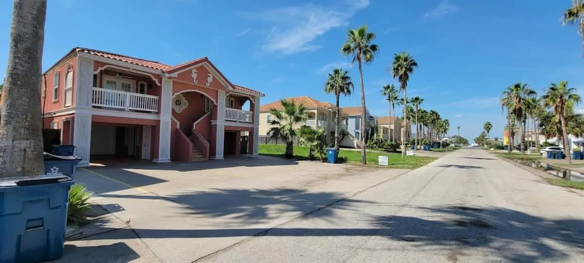 Property building in Campeche Triplex Unit A