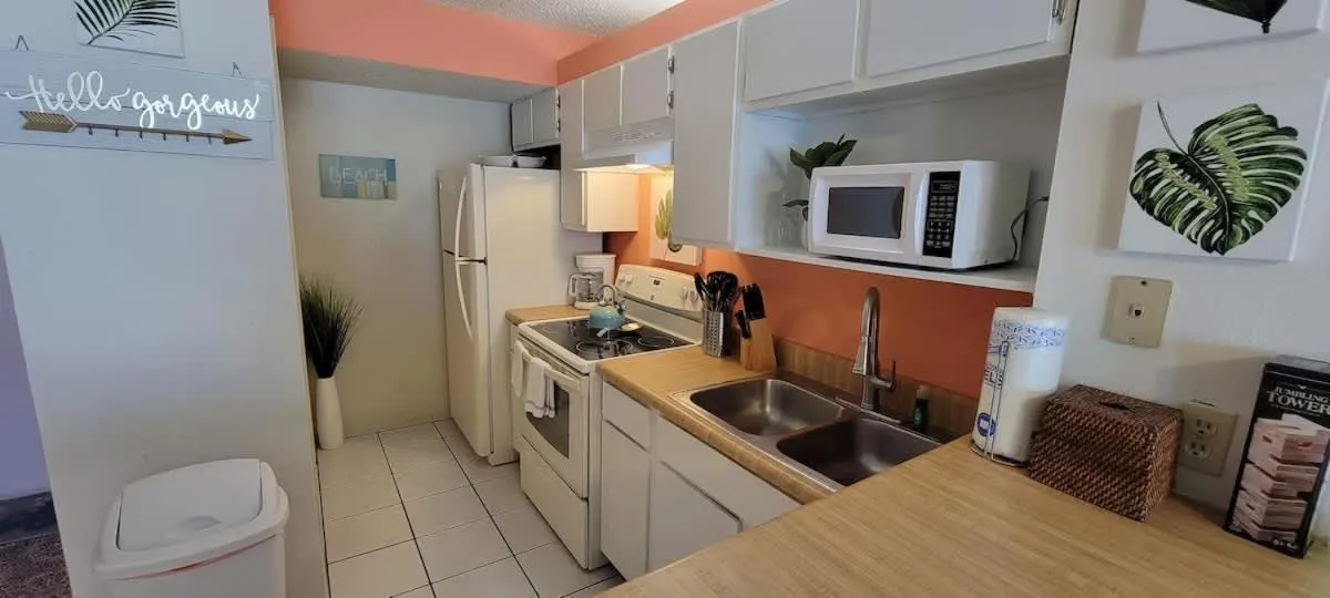 Kitchen or kitchenette in Gulfview II #408