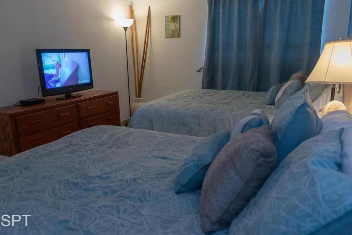 Bed in Gulfview II #410 Luxe