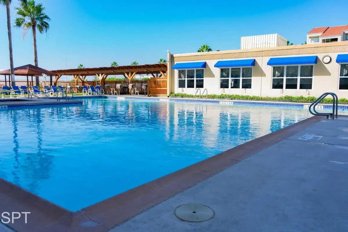 Swimming pool in Gulfview II #410 Luxe