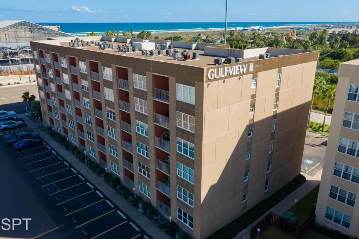 Property building in Gulfview II #410 Luxe