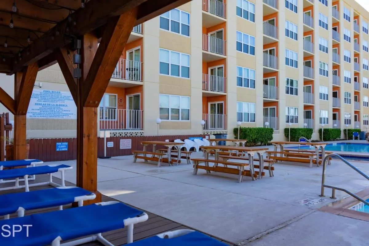 Property building in Gulfview II #410 Luxe