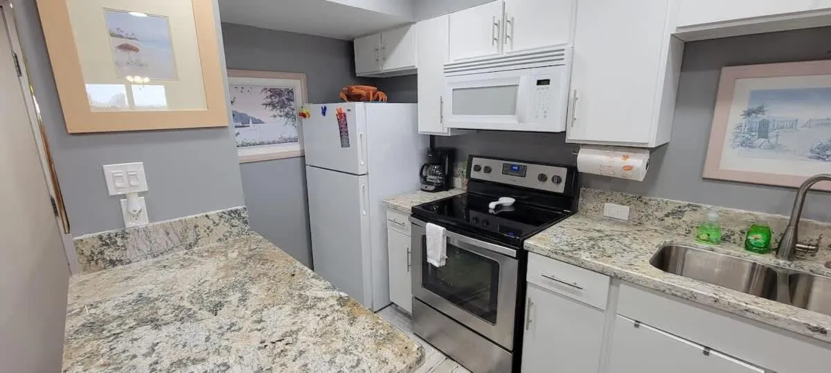 Kitchen or kitchenette in Gulfview II #604