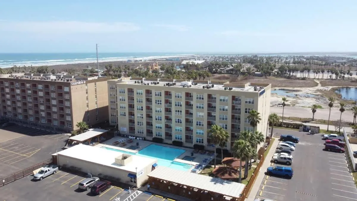 Swimming pool in Gulfview II #604