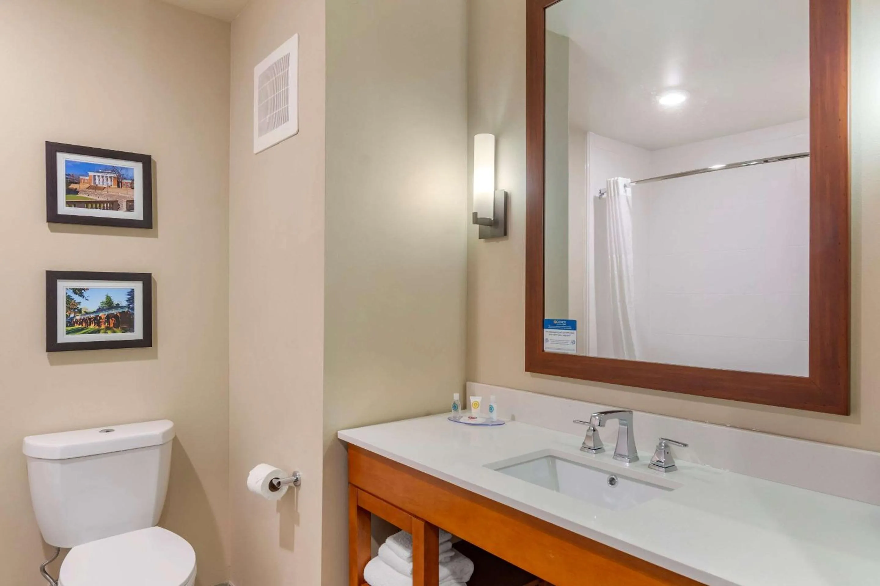 Bathroom in Comfort Inn & Suites Charlottesville Hollymead Town Center