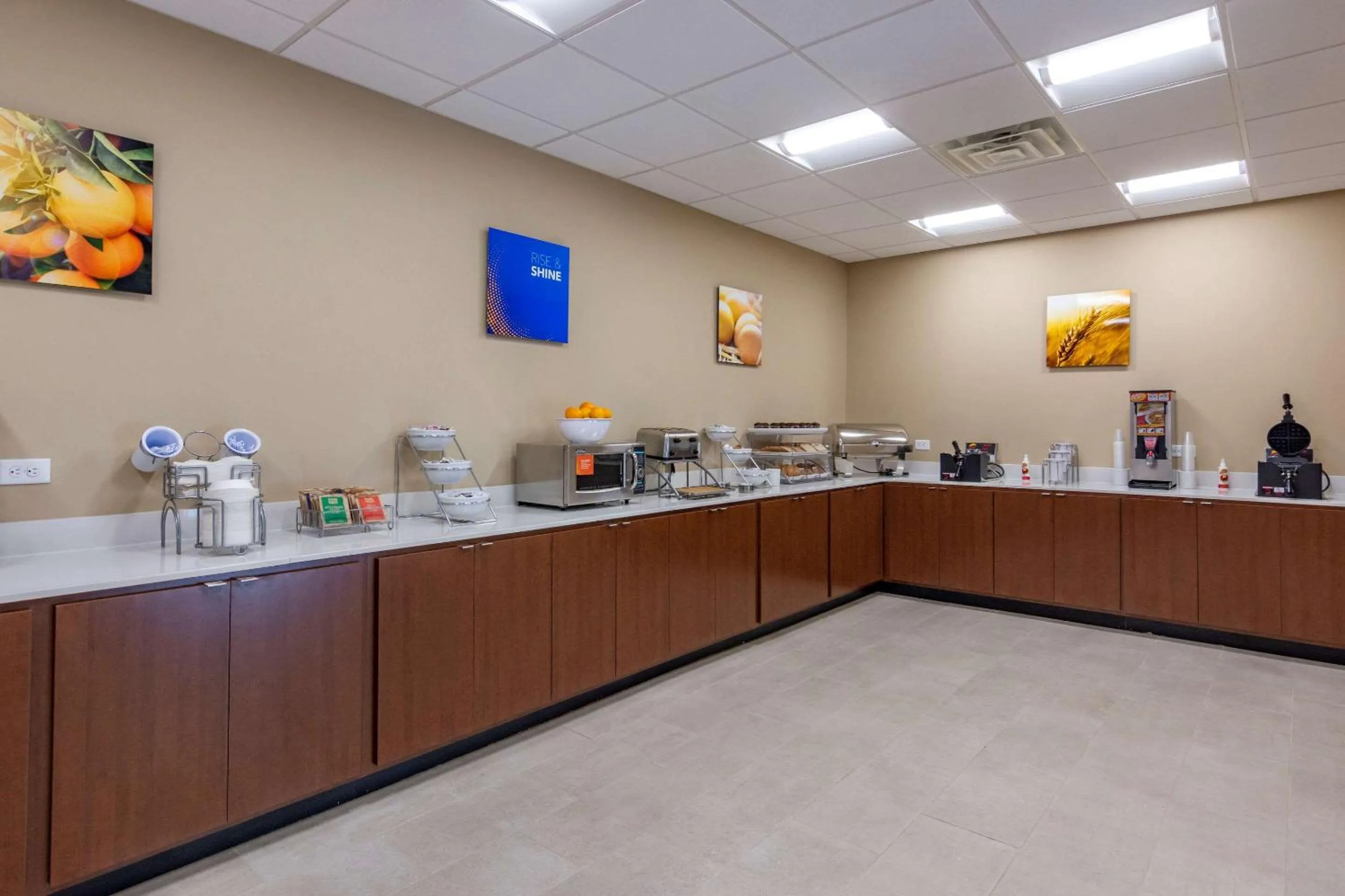 Breakfast in Comfort Inn & Suites Charlottesville Hollymead Town Center