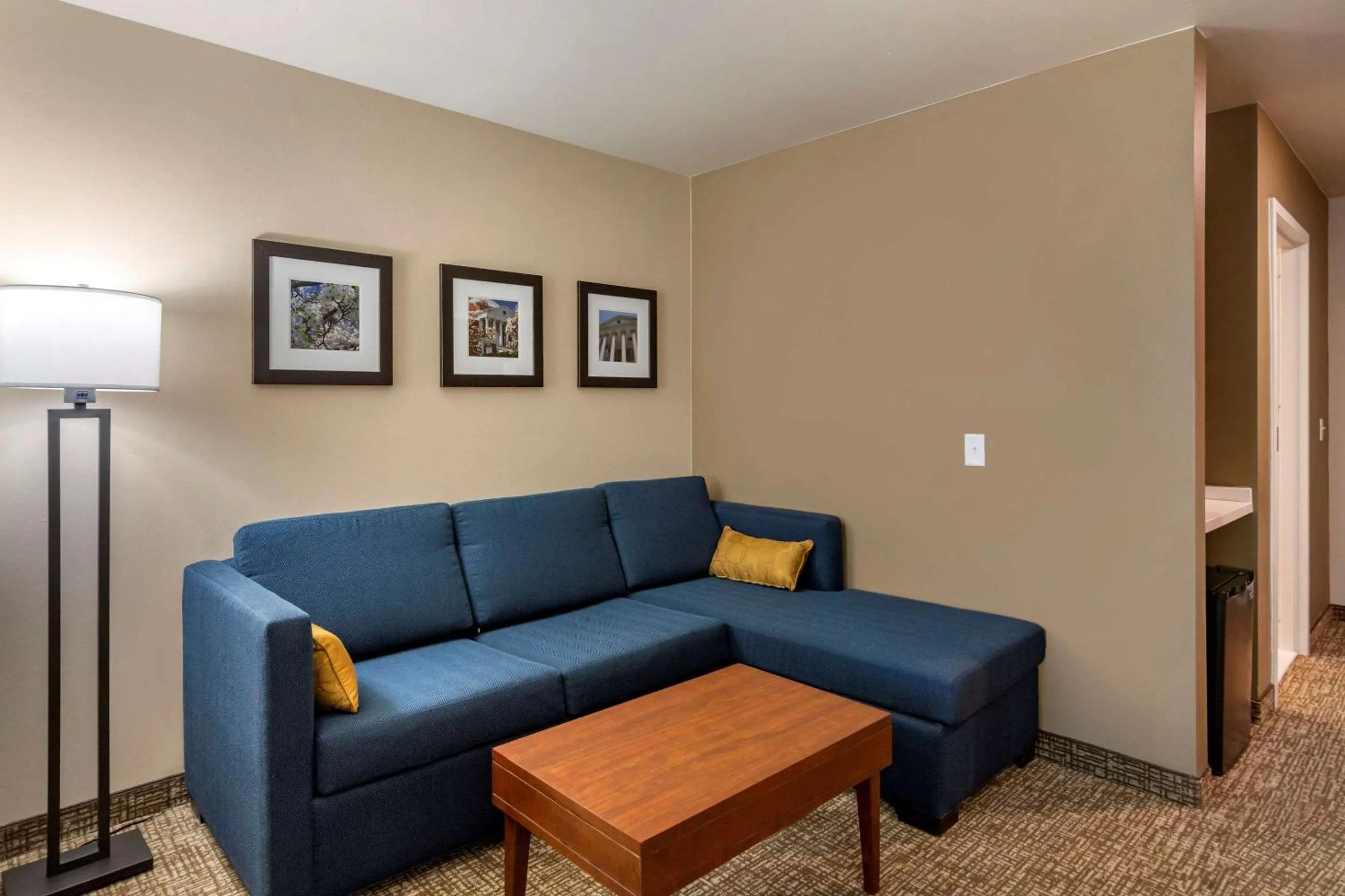 Bedroom in Comfort Inn & Suites Charlottesville Hollymead Town Center