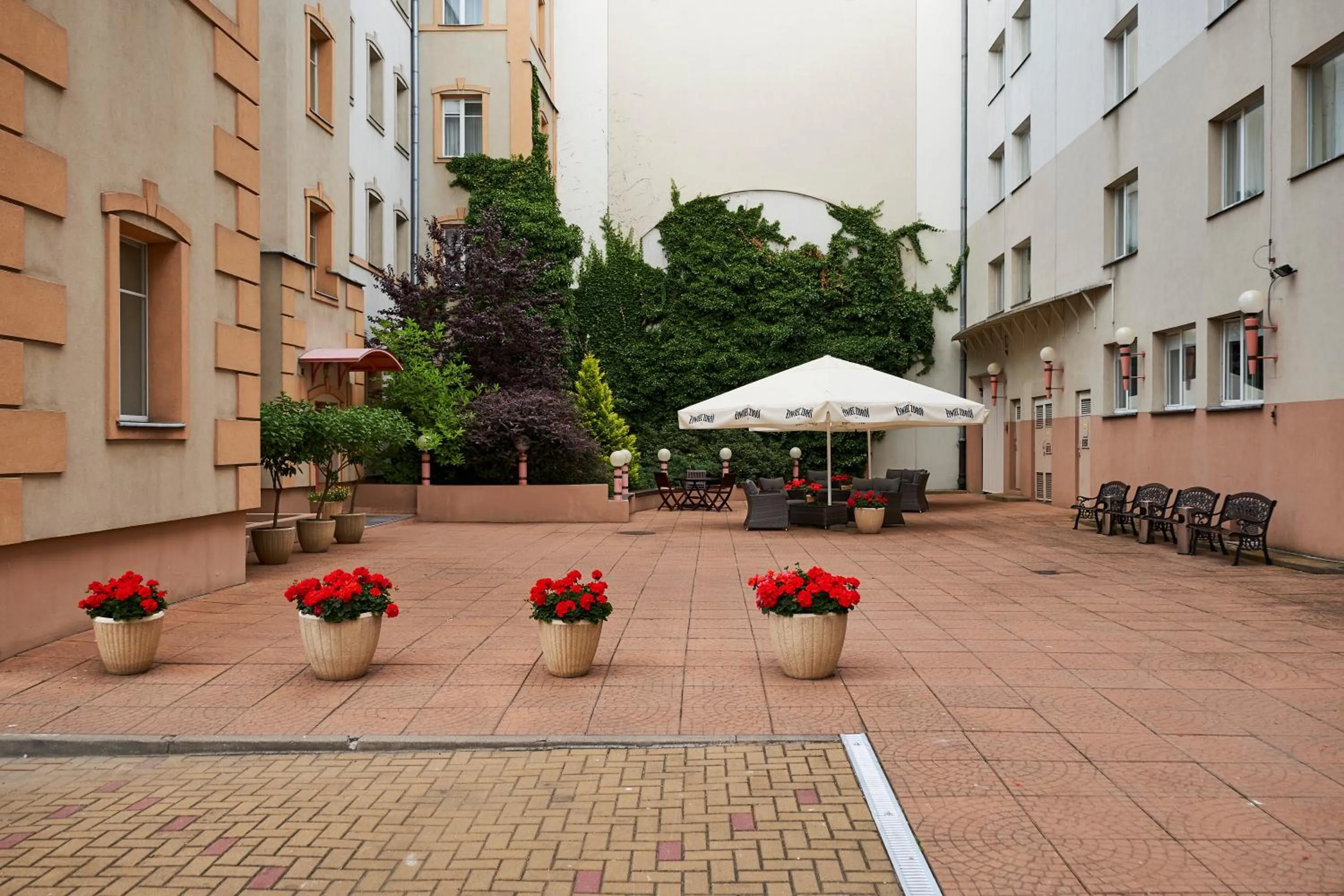 Property building in Hotel Reytan