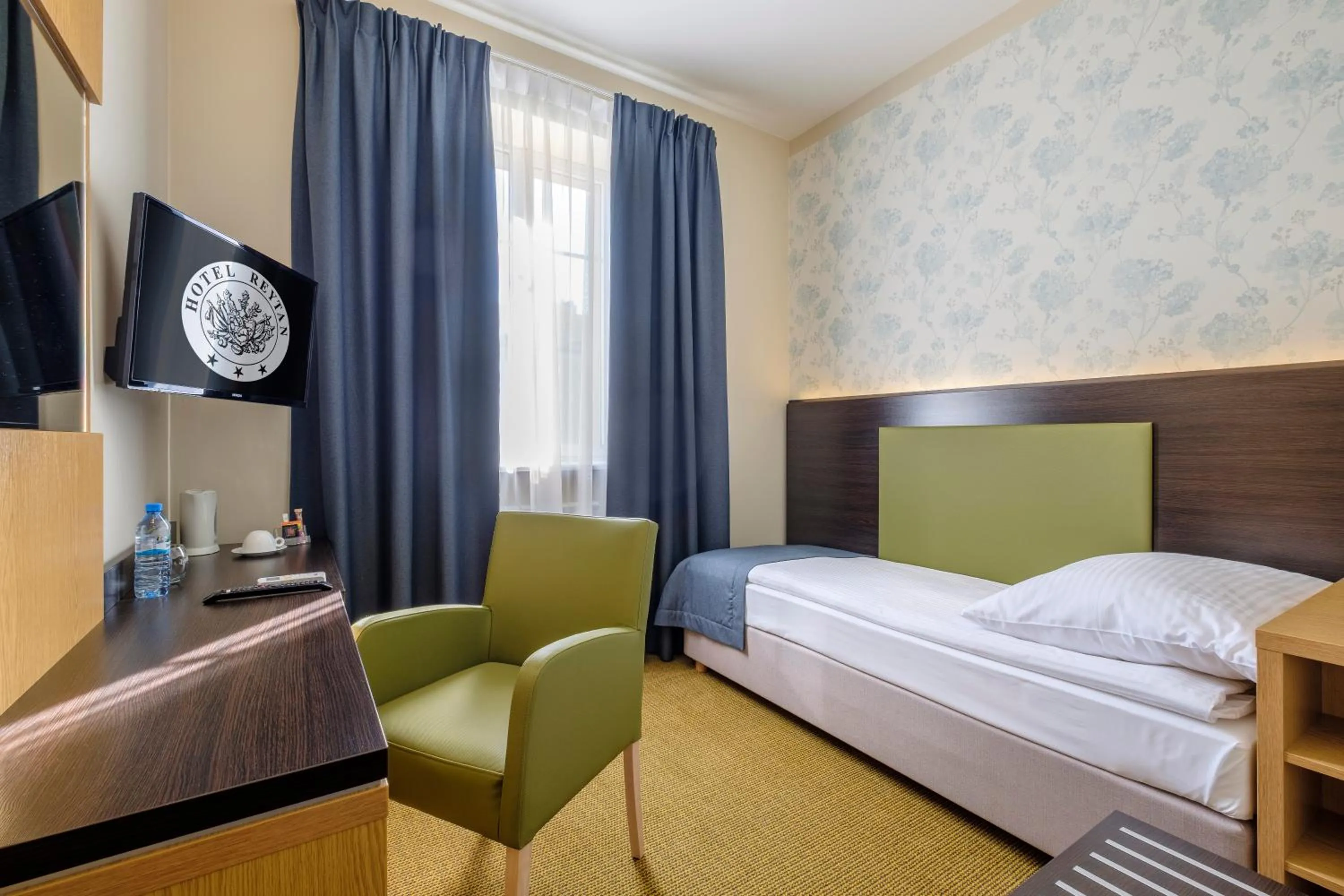 Bedroom, Bed in Hotel Reytan