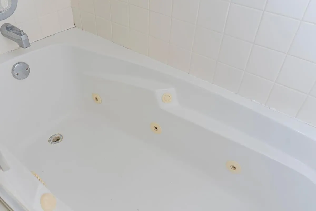 Bathroom in Blue Siren House