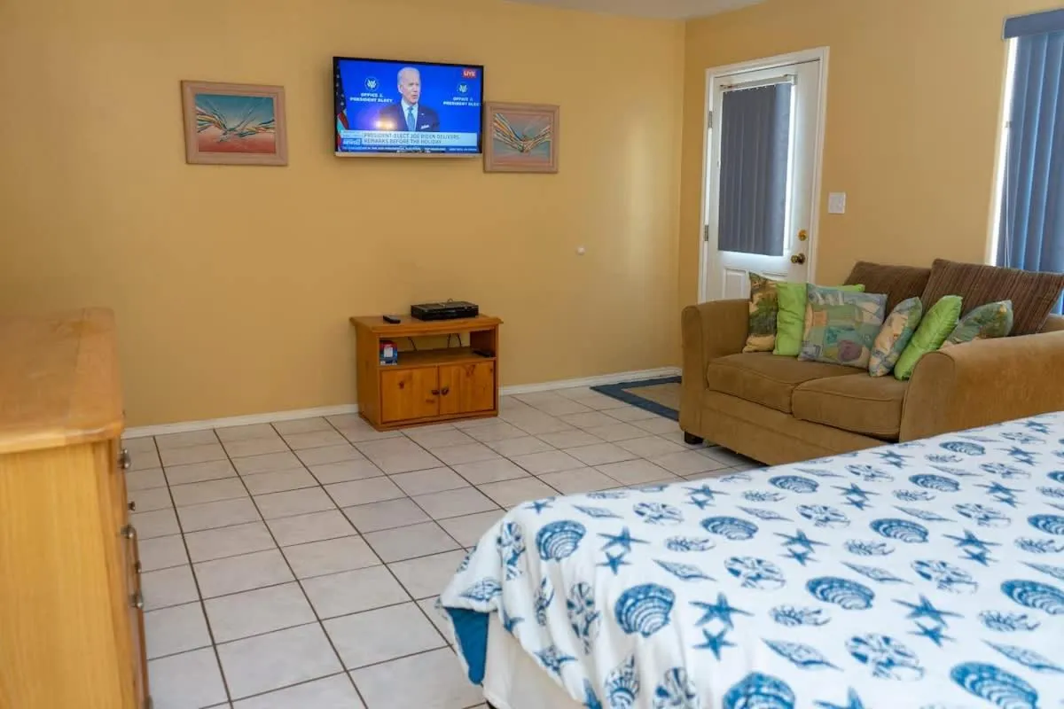 Living room, Bed in Blue Siren House