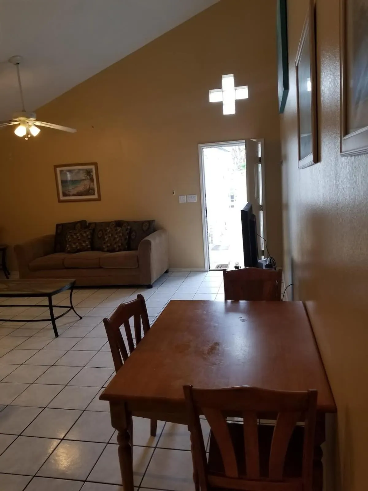 Dining area in Blue Siren House