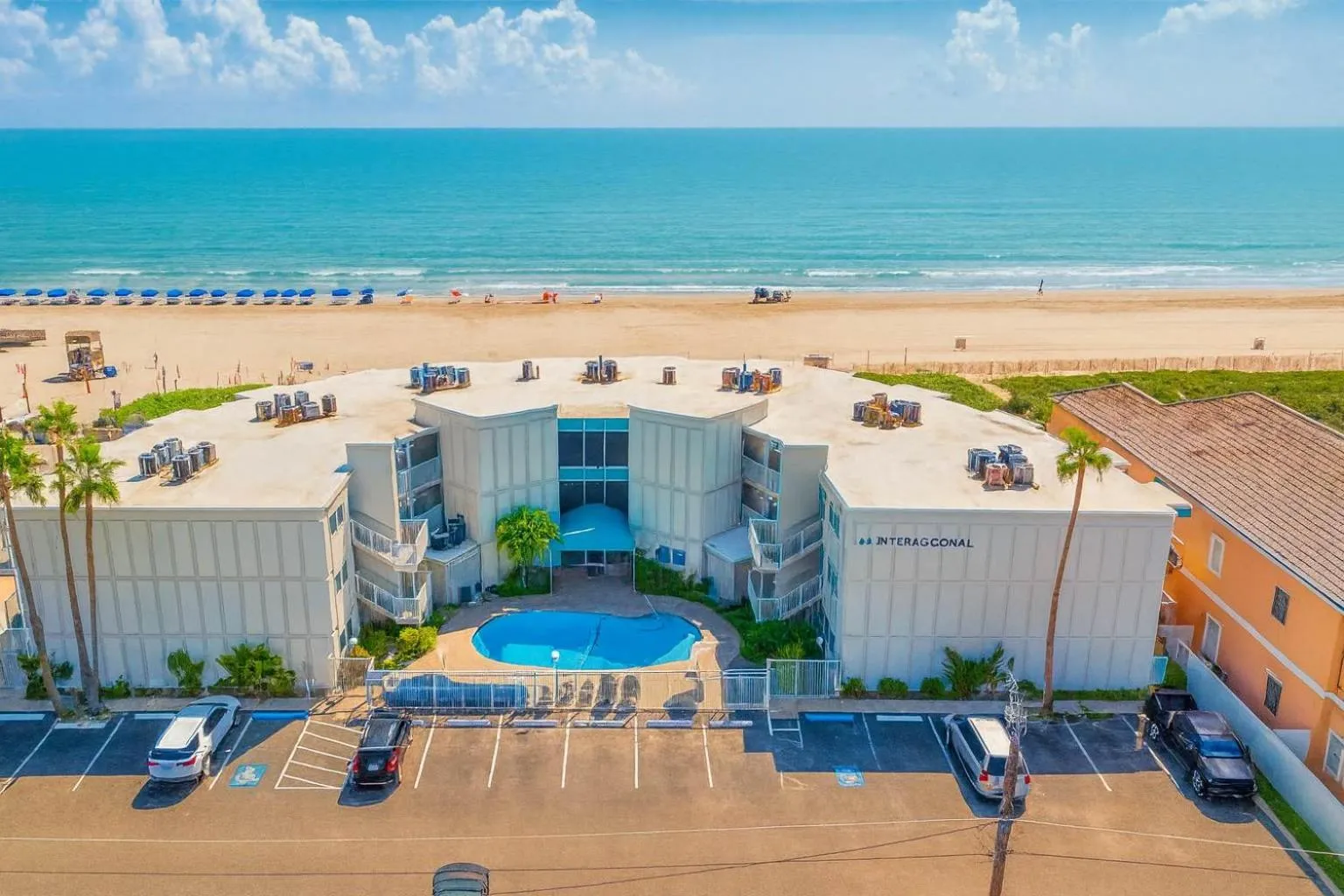 Swimming pool in La Internacional 313