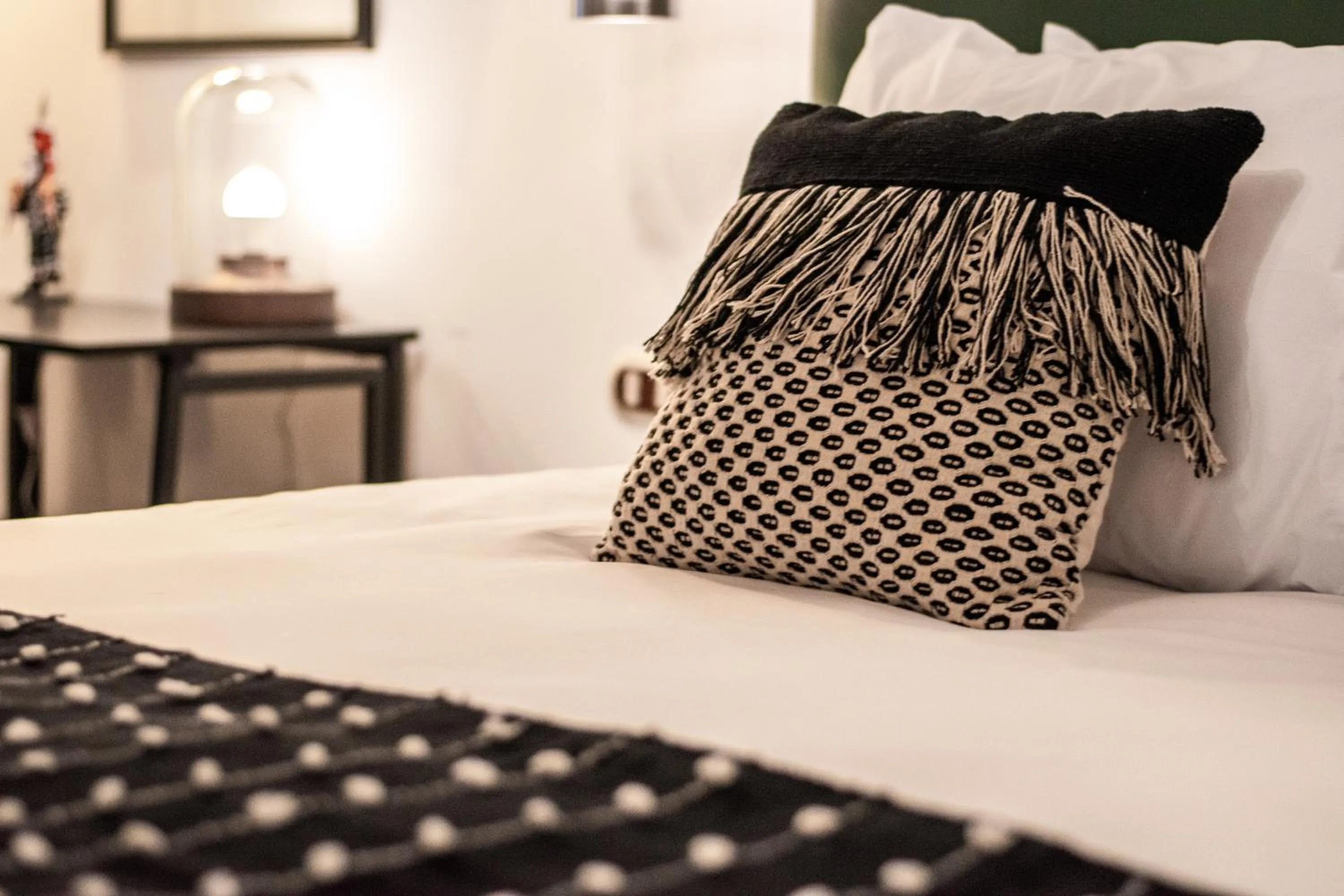 Decorative detail, Bed in Mestizo Antigua