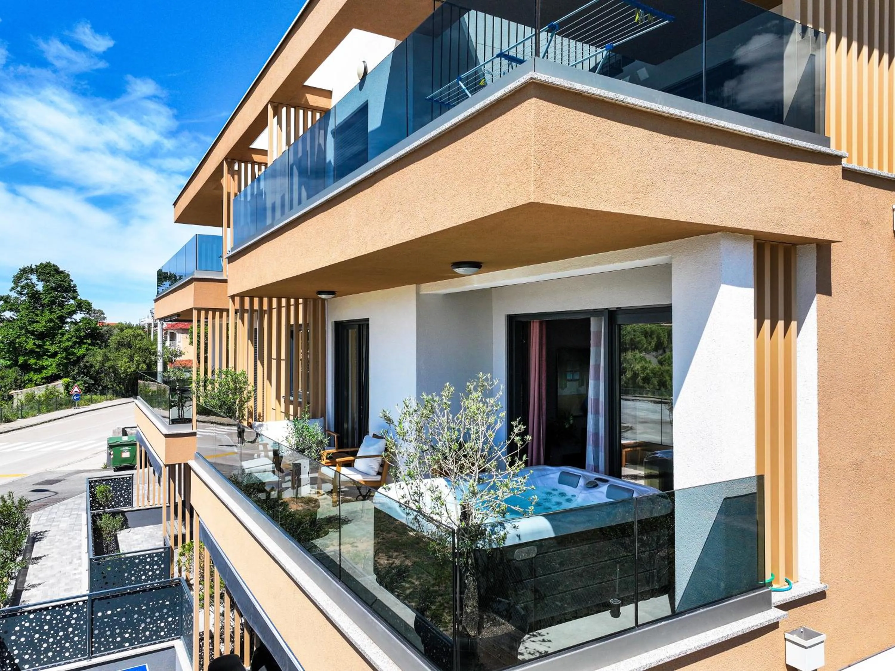Luma Luxury Apartment with Jacuzzi