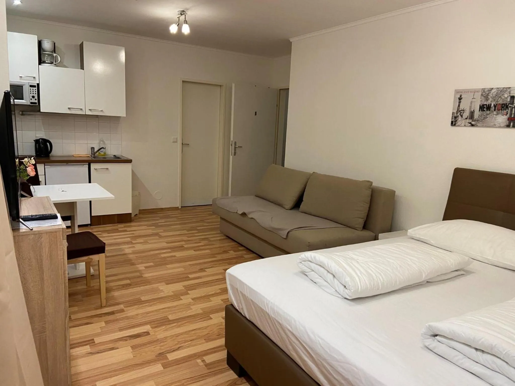 Bed in Grand Central Station Apartments I contactless check-in