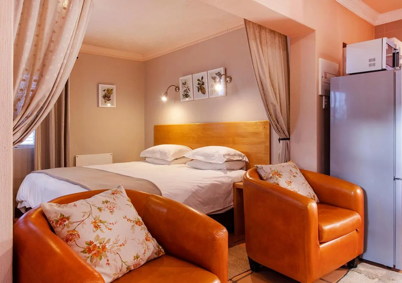 Bed in Waterkloof Apartments