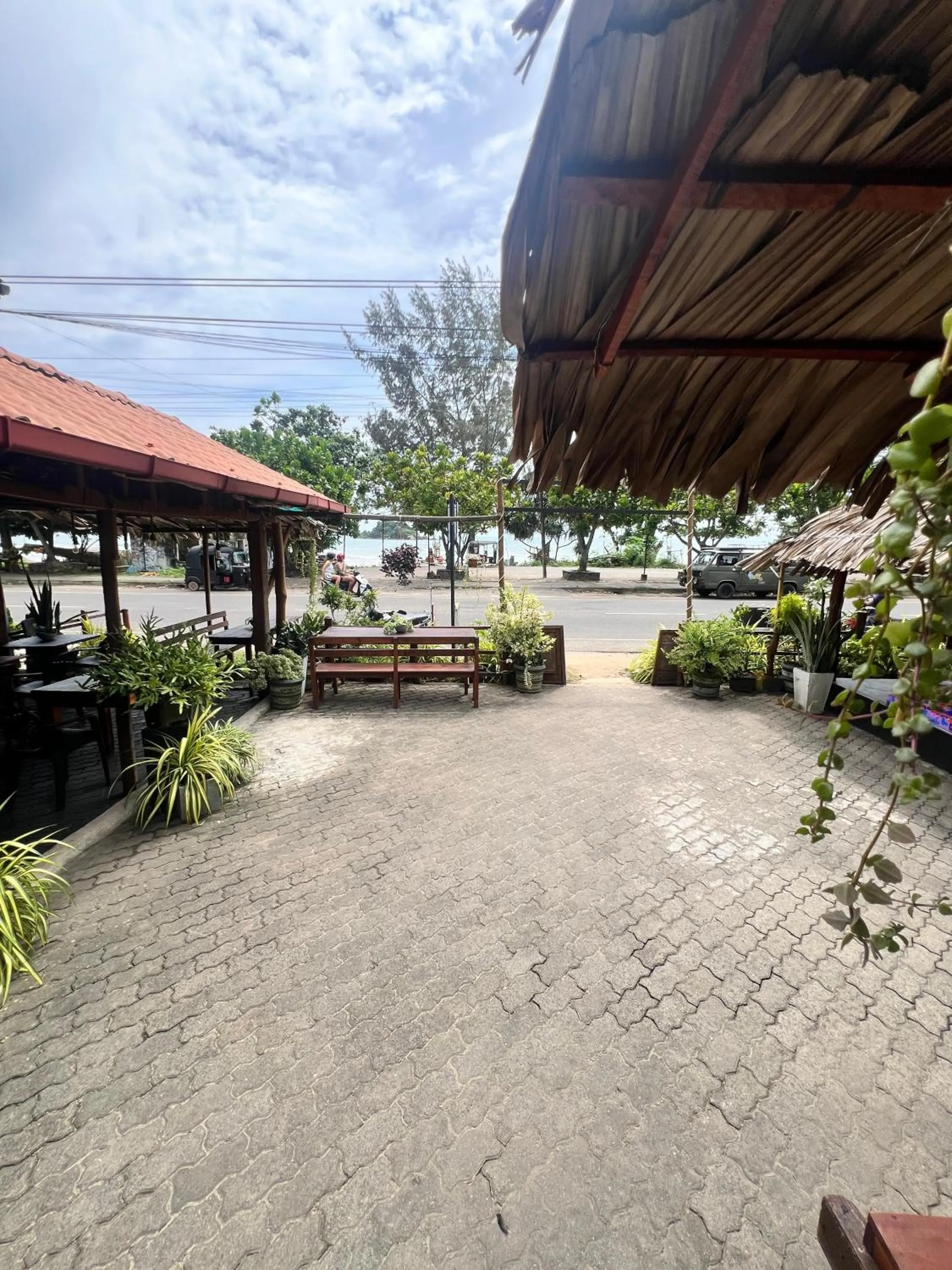 Facade/entrance in New Golden Bay Resort Weligama