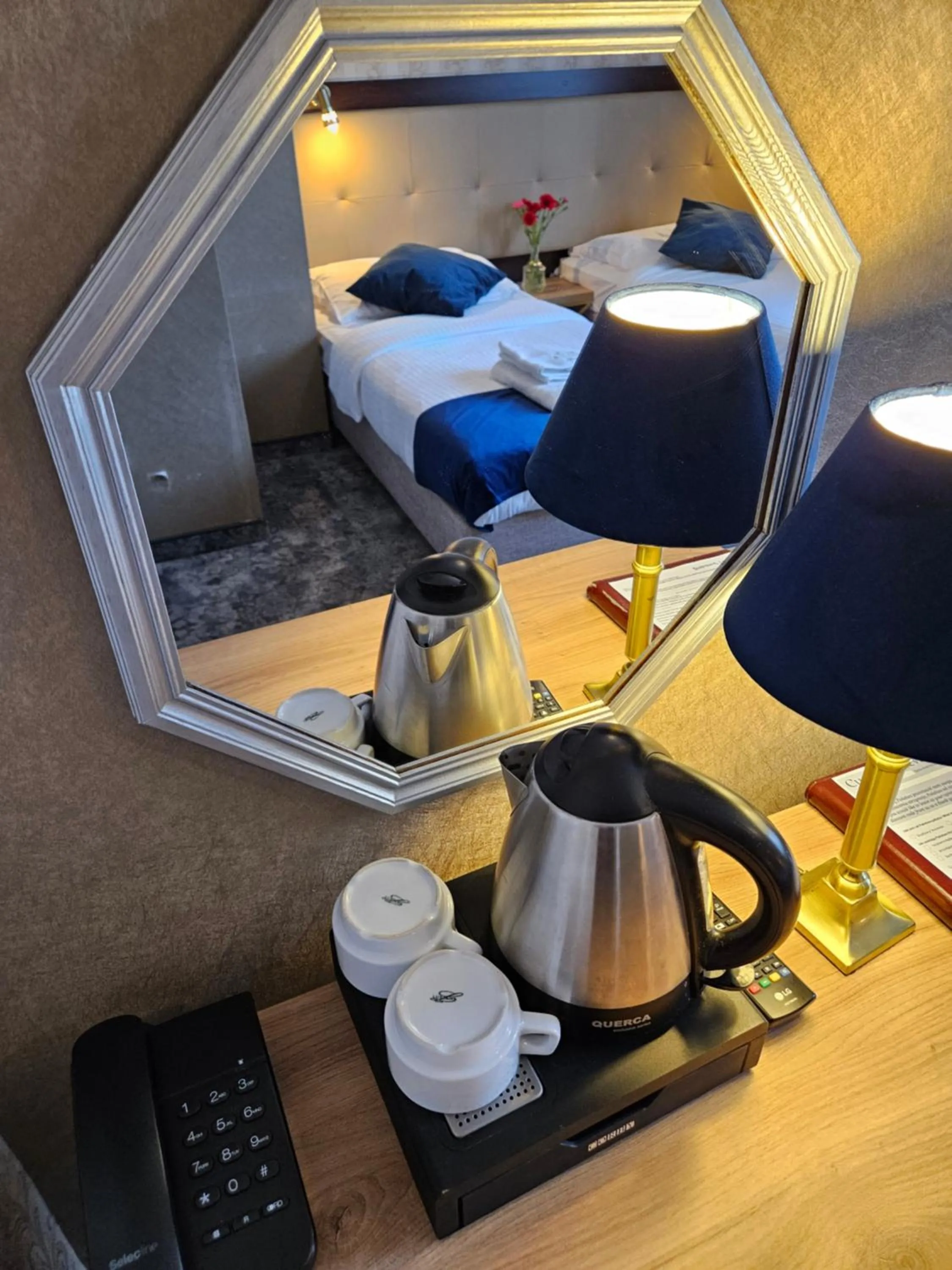 Coffee/tea facilities, Bed in Hotel Galicja SPA Wieliczka