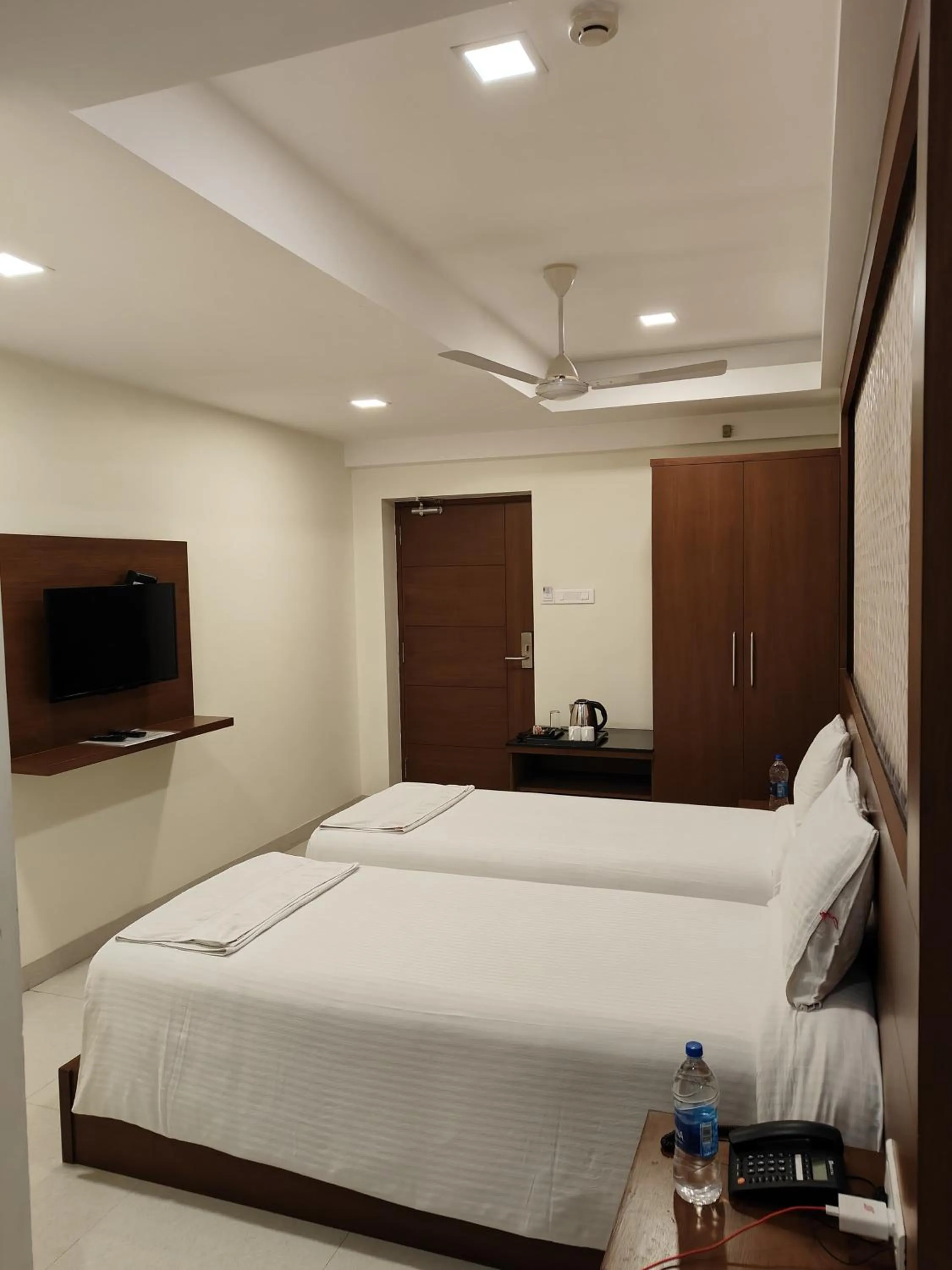 Photo of the whole room, Bed in A and M Rooms and Residences