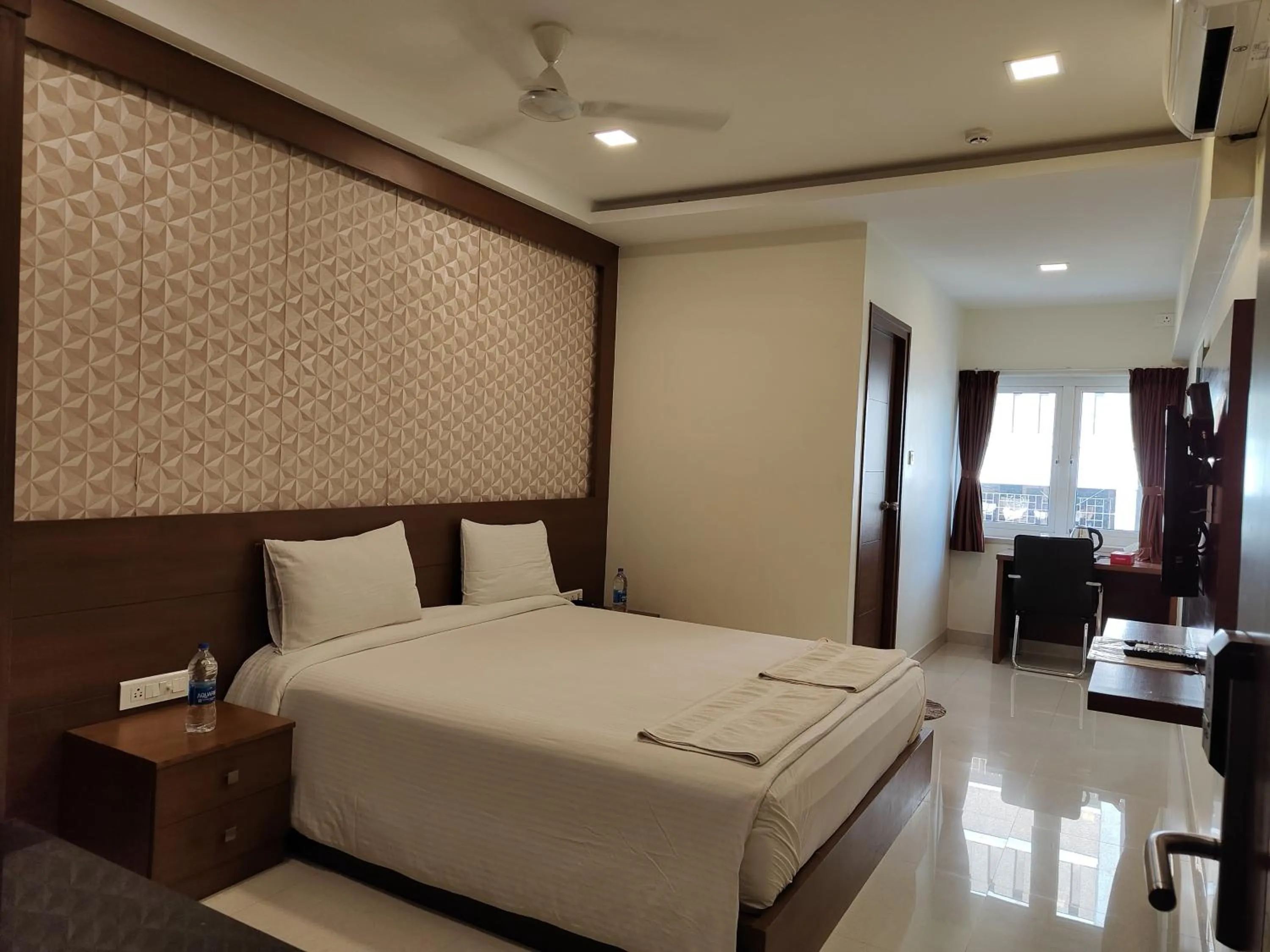 Photo of the whole room, Bed in A and M Rooms and Residences