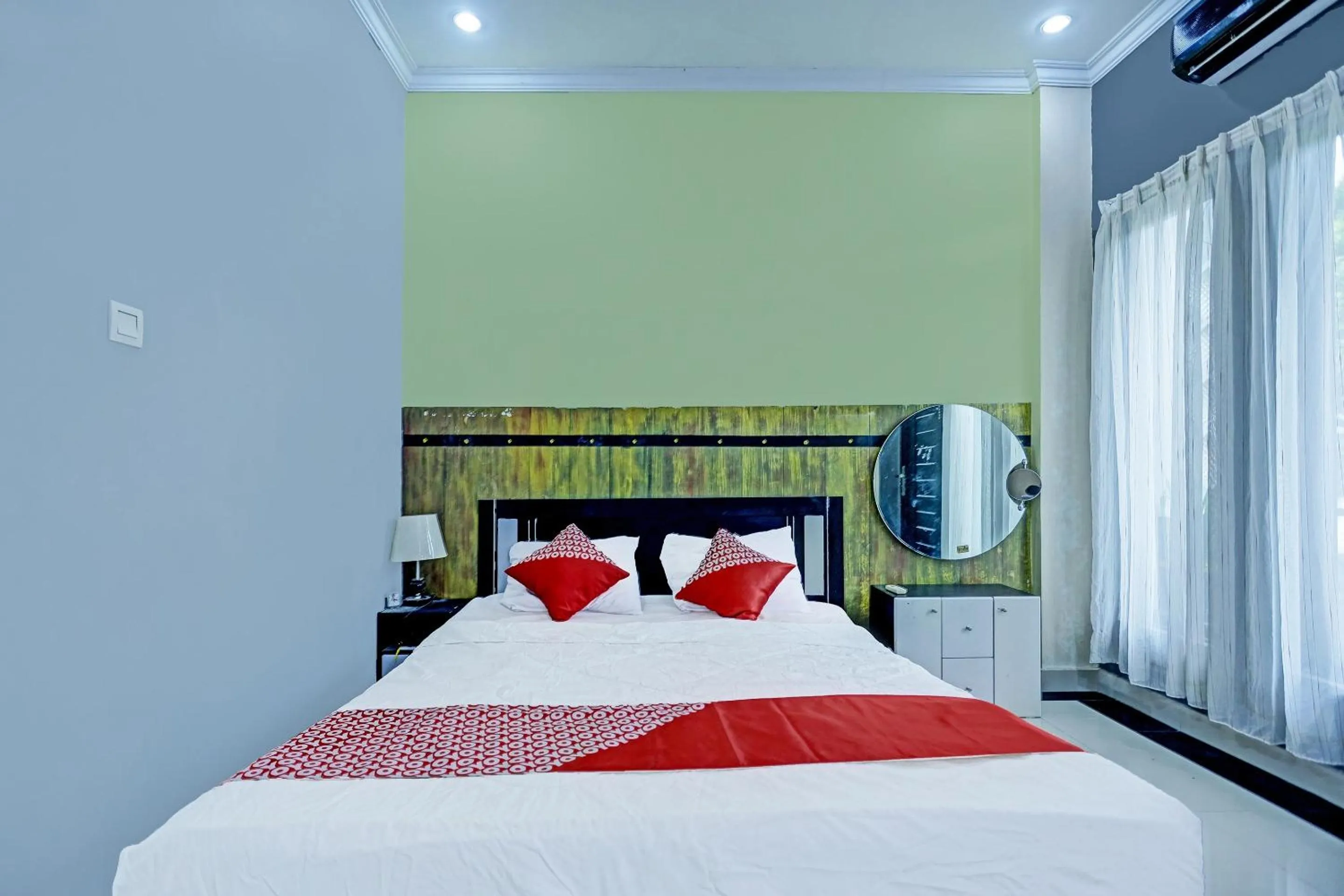 Bedroom, Bed in Hotel O Lia Stay Syariah