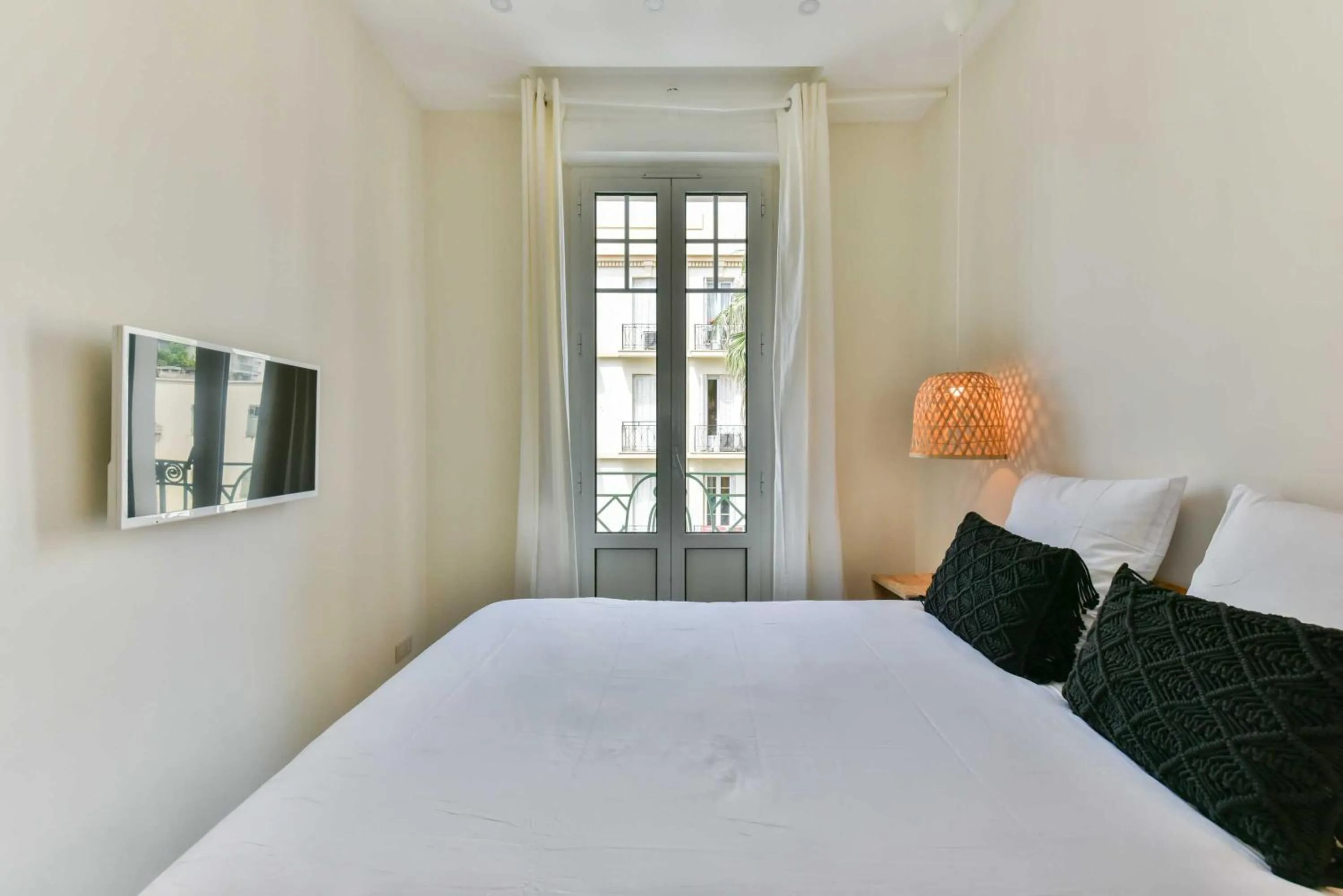 Bed in Nice apartment Juan-Les-Pins - 300m Beach