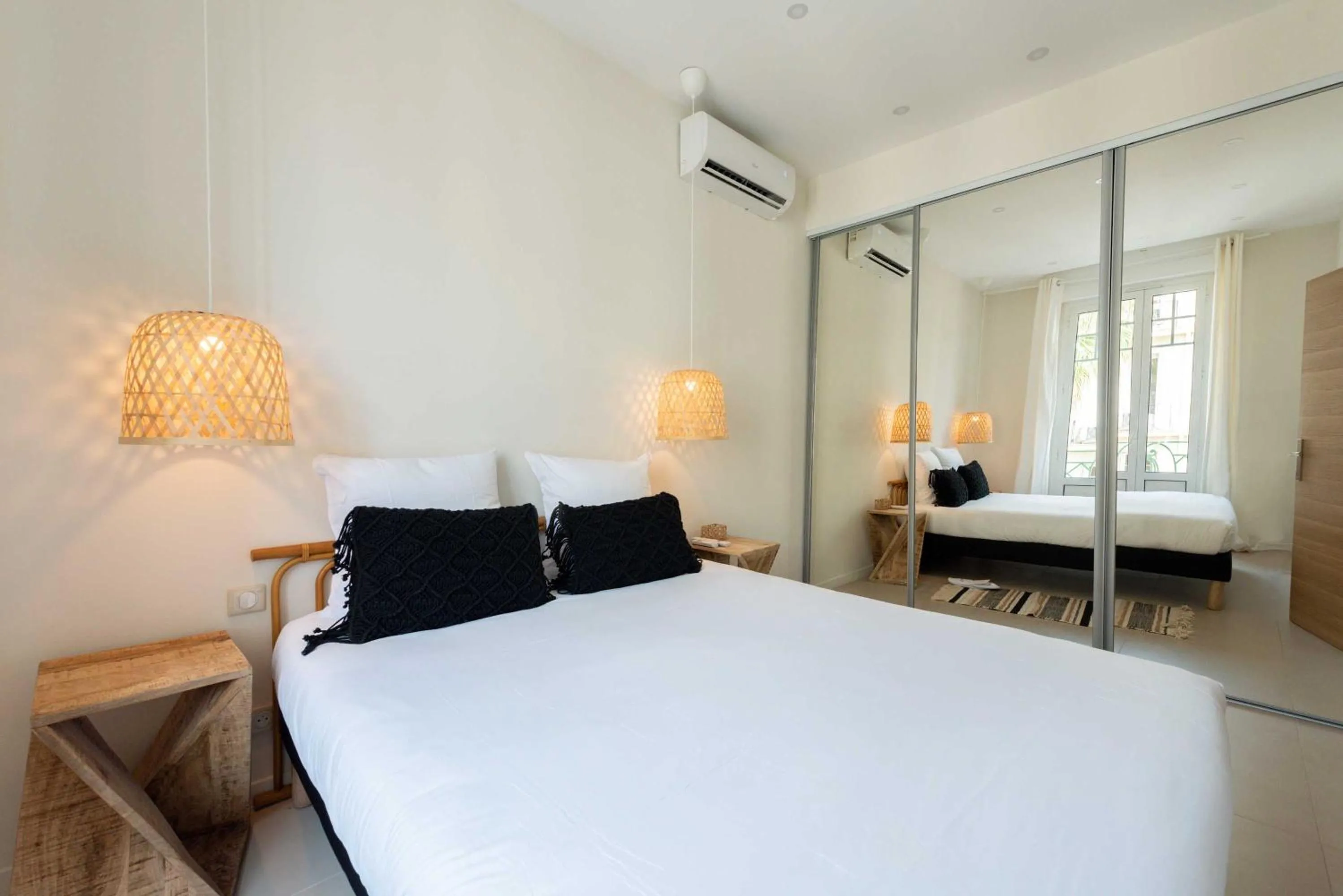 Bed in Nice apartment Juan-Les-Pins - 300m Beach