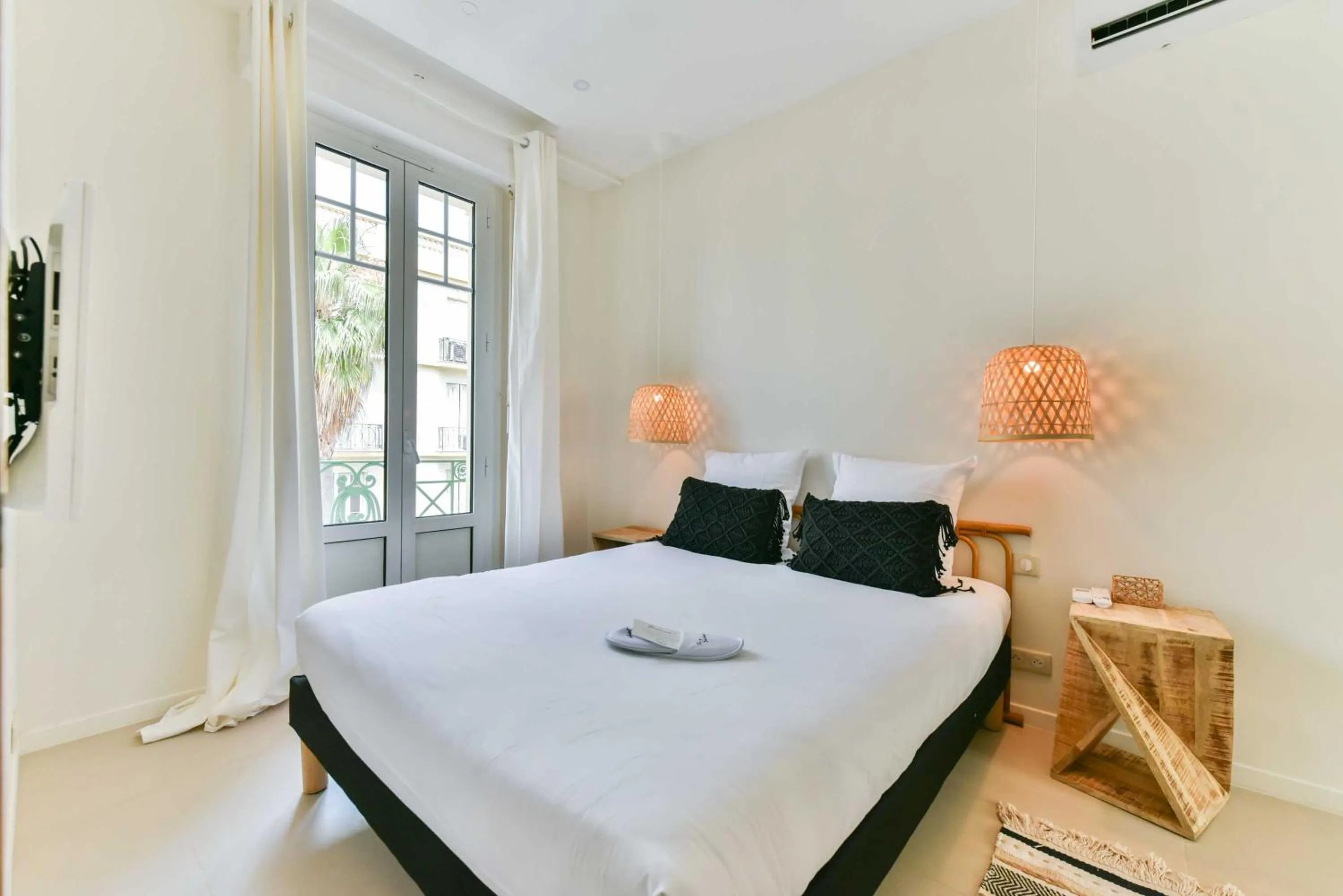 Bed in Nice apartment Juan-Les-Pins - 300m Beach