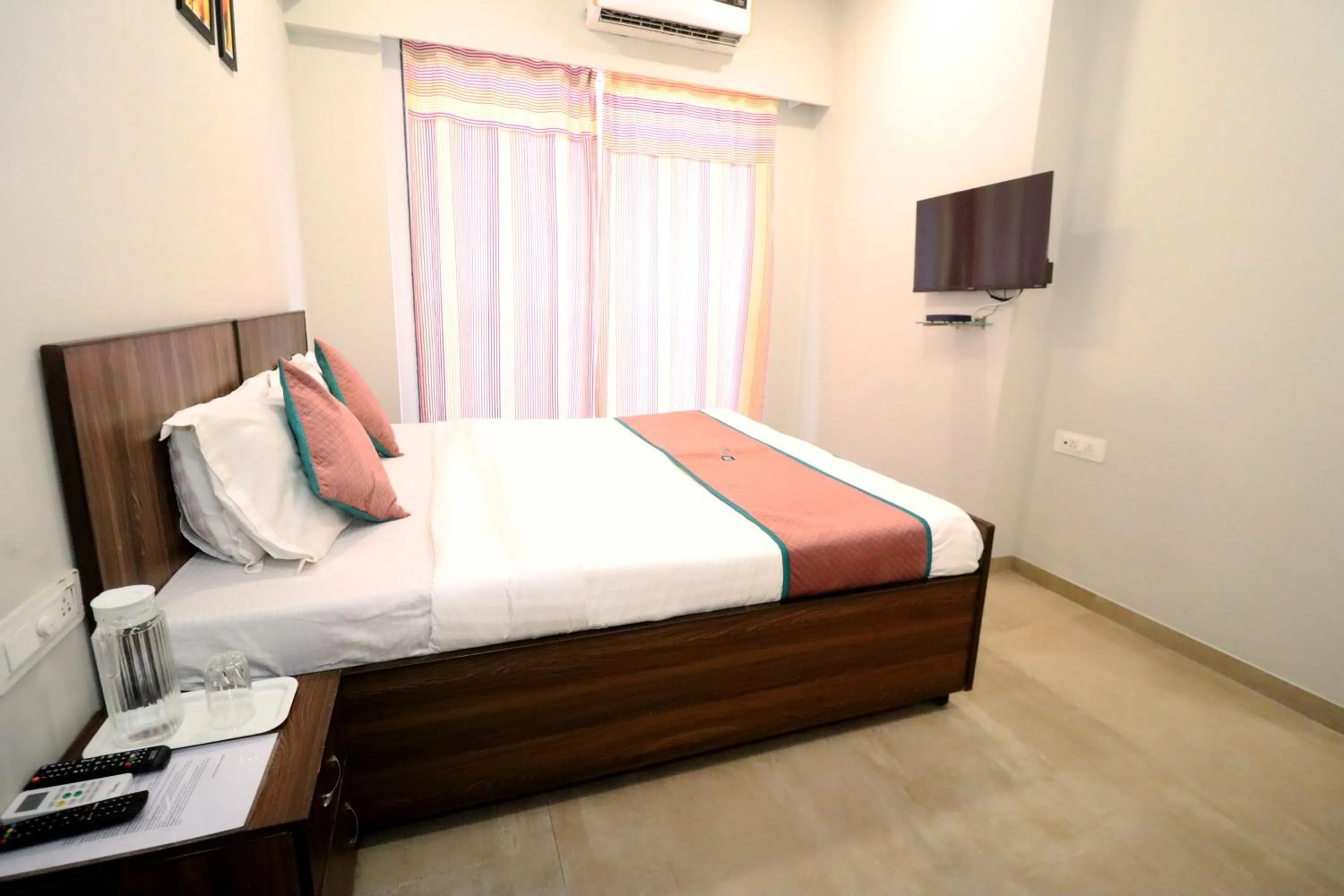 Superior Double Room in Pinaki Comfort Stay Vile Parle - Near Airport
