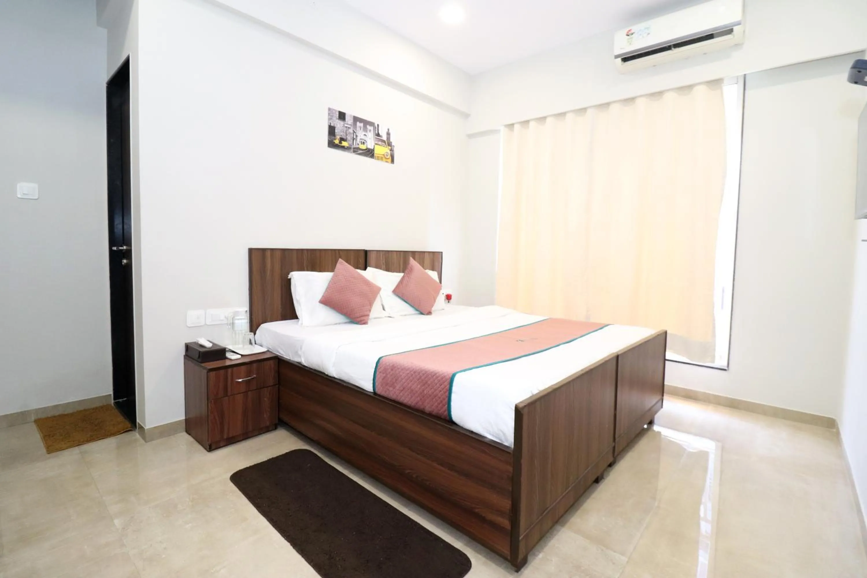 Deluxe Double Room in Pinaki Comfort Stay Vile Parle - Near Airport