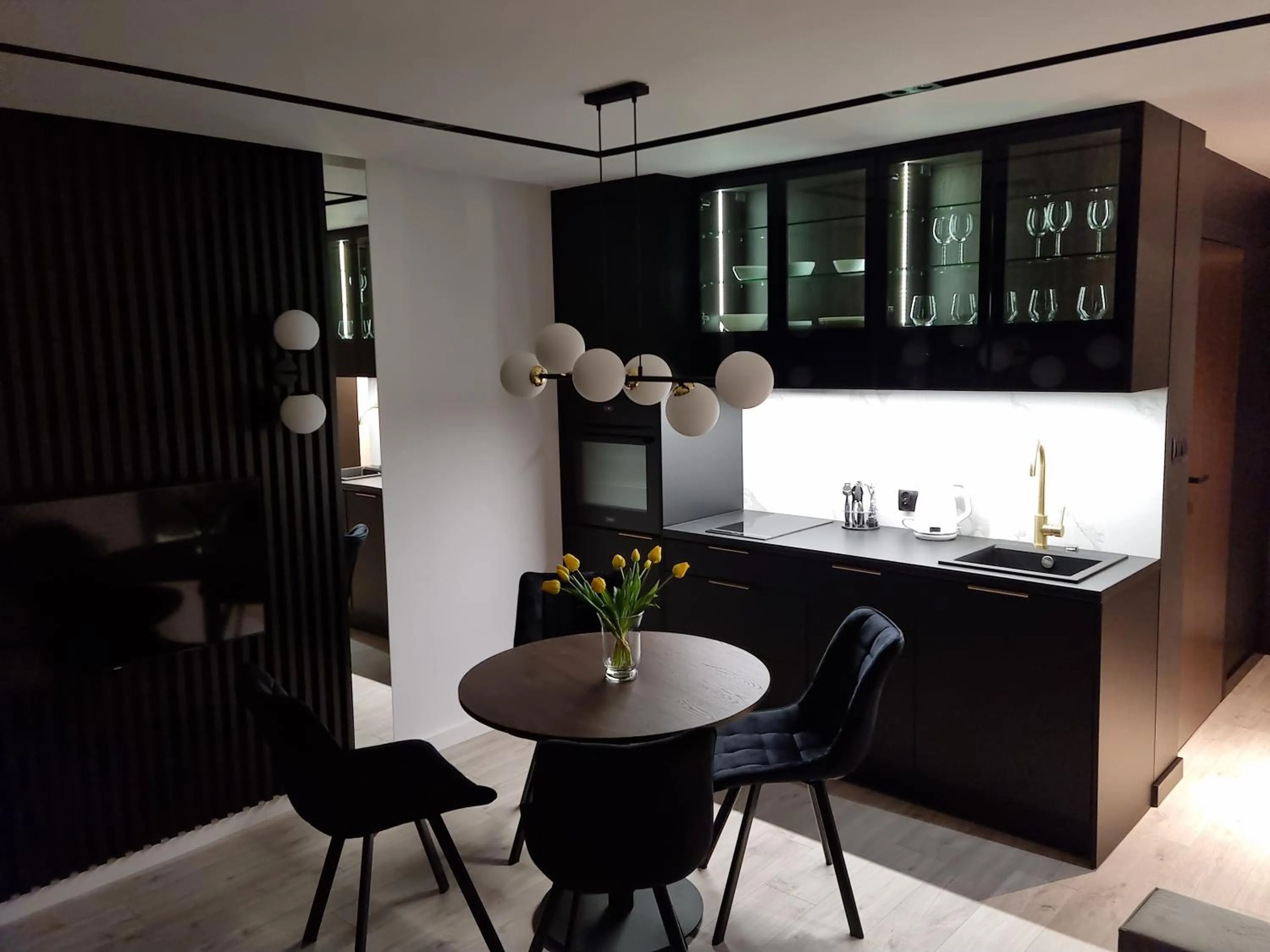Kitchen or kitchenette in Lake Park