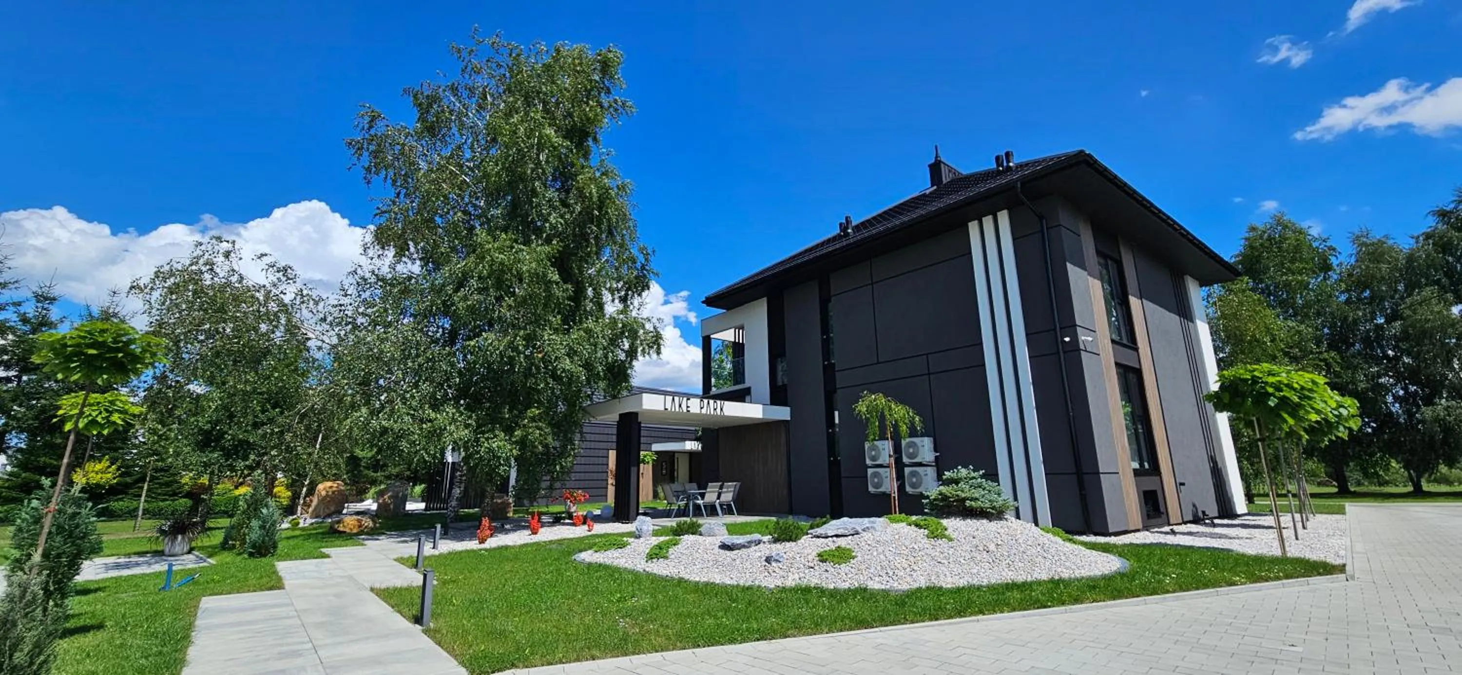 Property building in Lake Park
