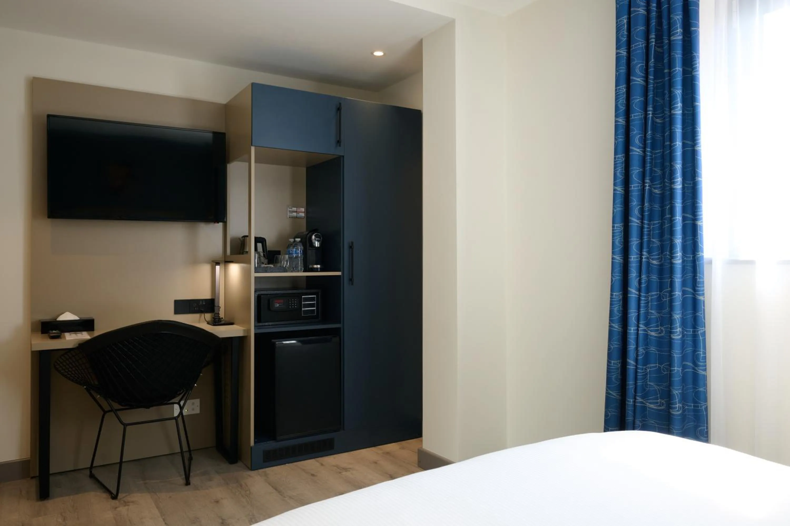 Bedroom, Bed in Spark by Hilton Luton