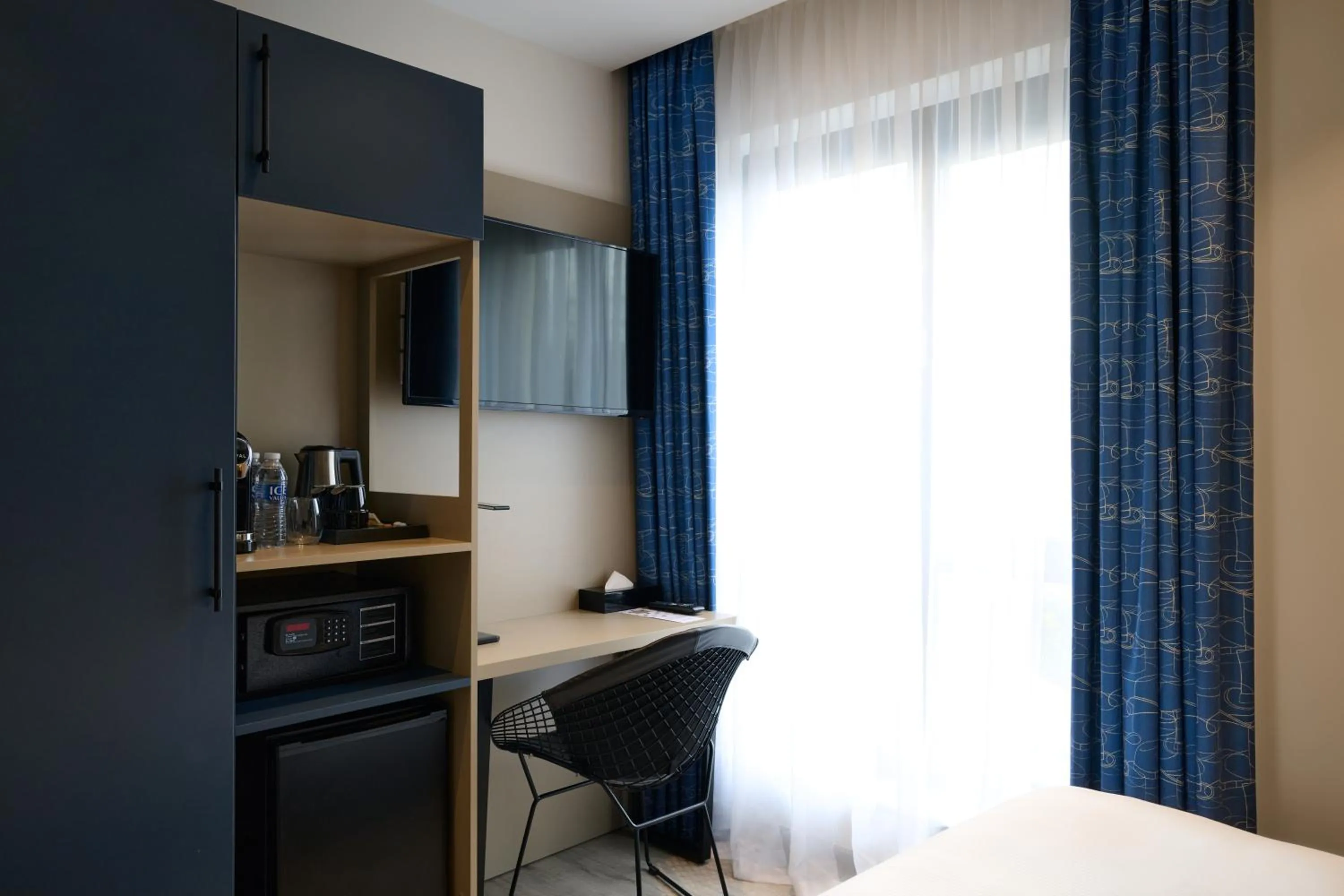 Bedroom, Bed in Spark by Hilton Luton