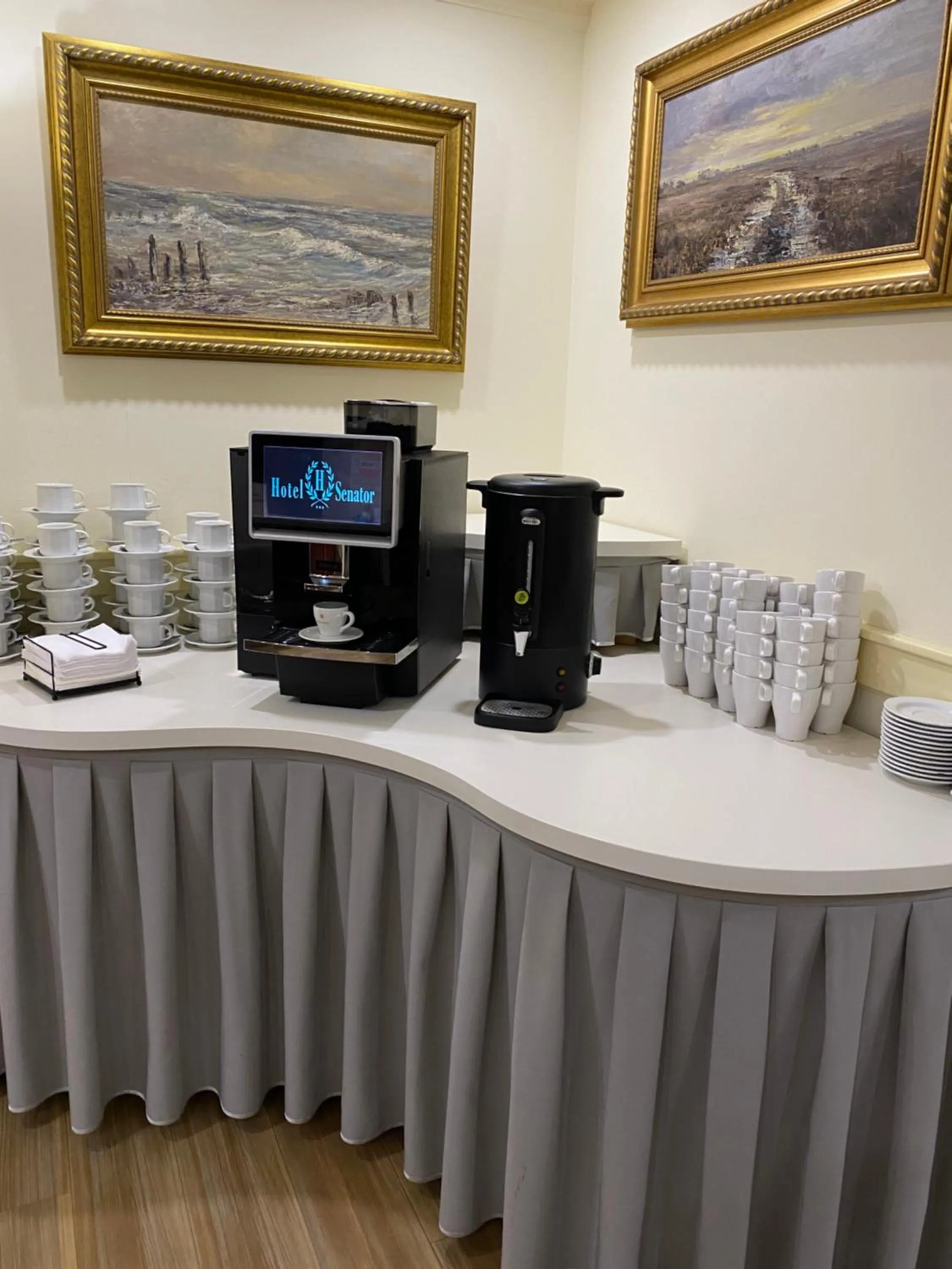 Restaurant/places to eat in Senator