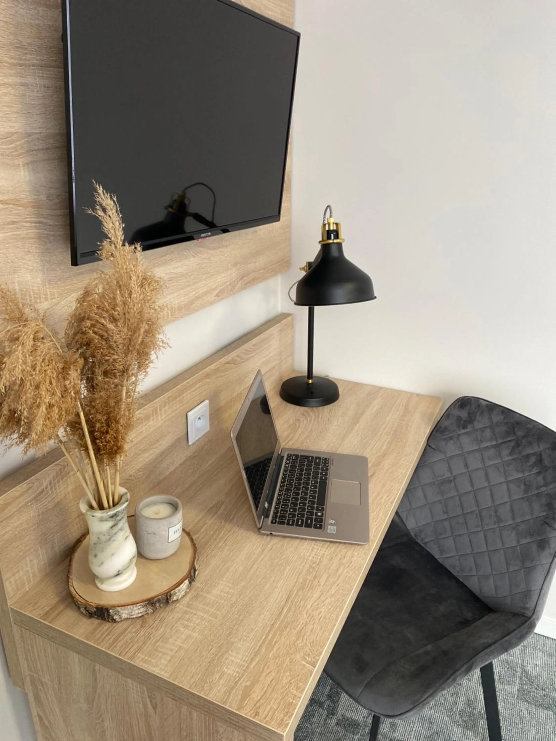 Restaurant/places to eat in Senator