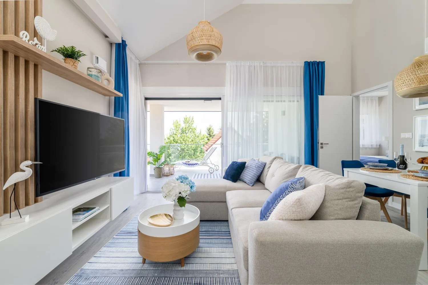 TV and multimedia in Lake Spirit Boutique Apartments