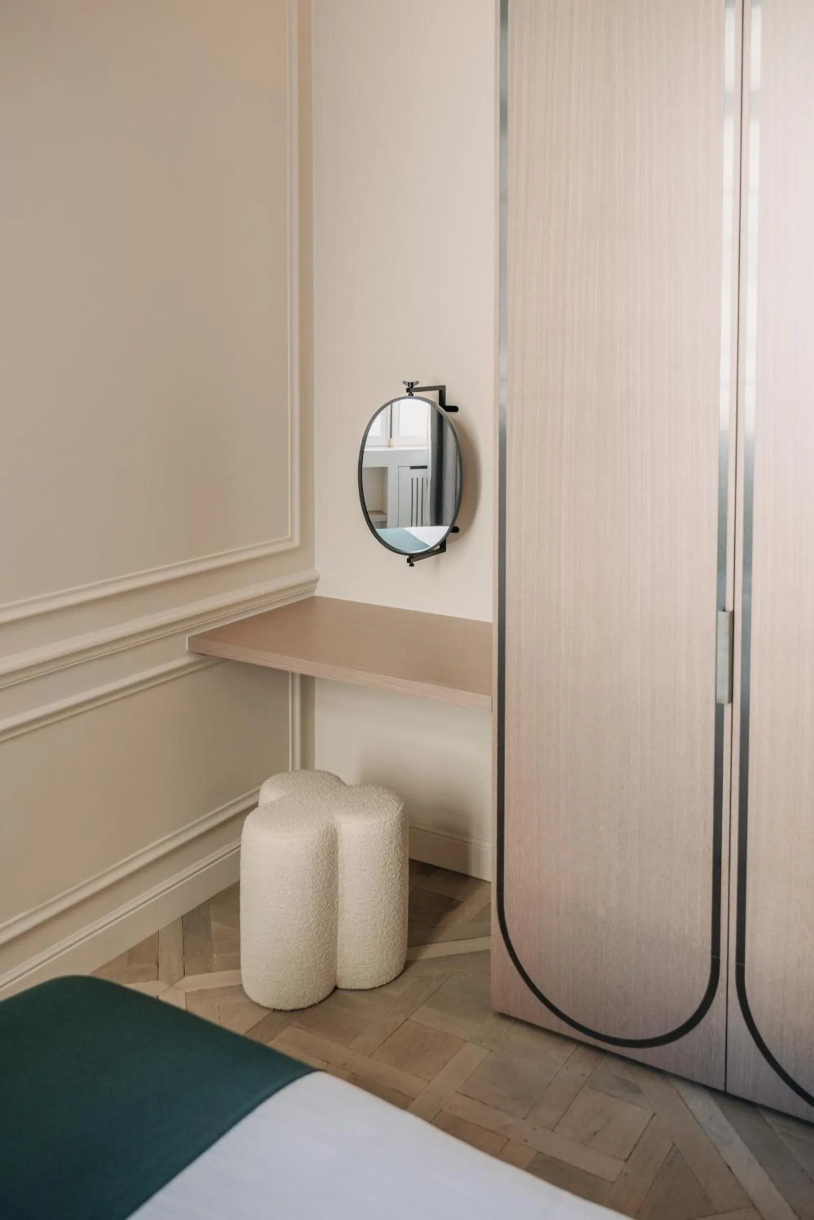 Bedroom, Bed in HIGHSTAY - Luxury Serviced Apartments - Louvre