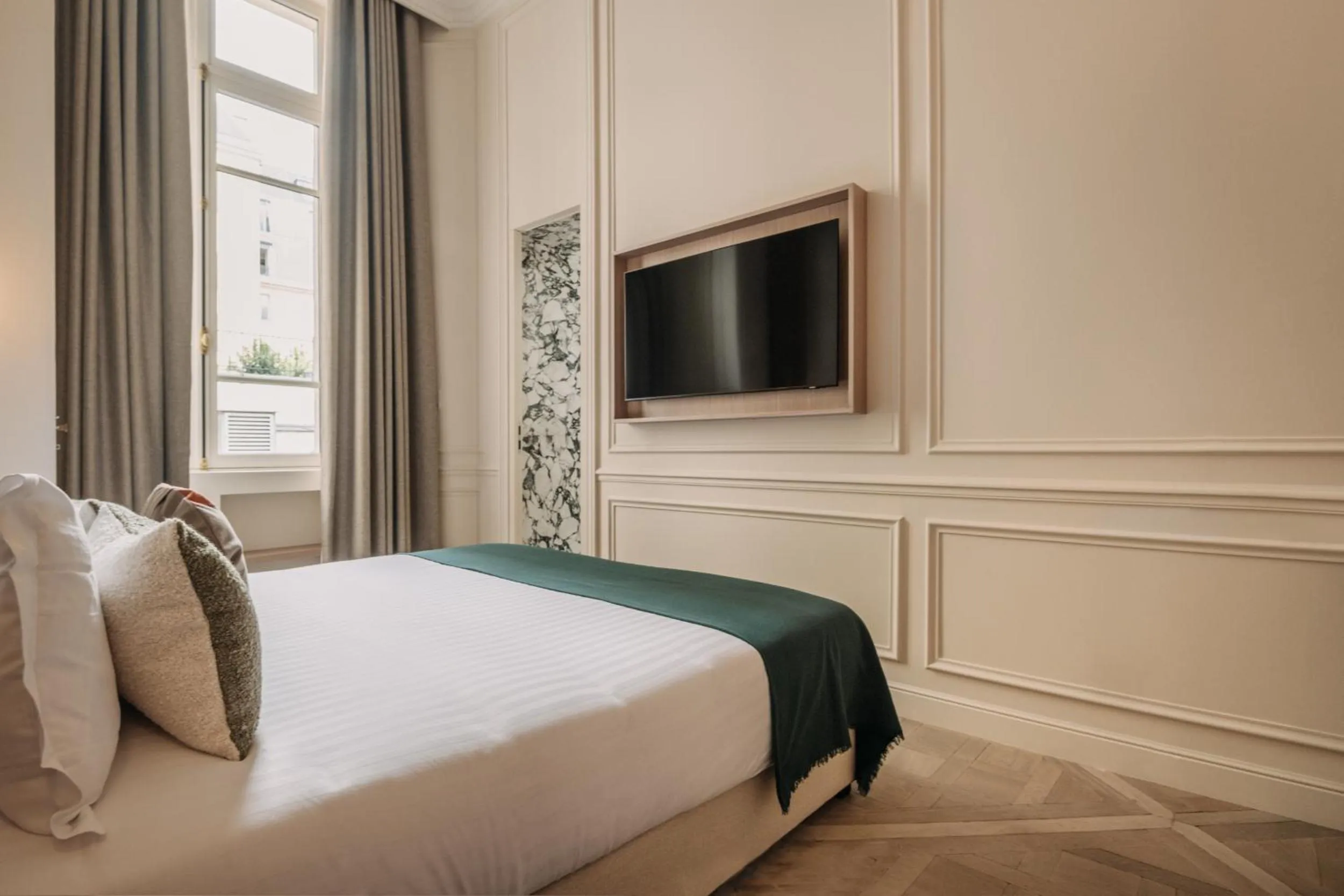 Bed in HIGHSTAY - Luxury Serviced Apartments - Louvre