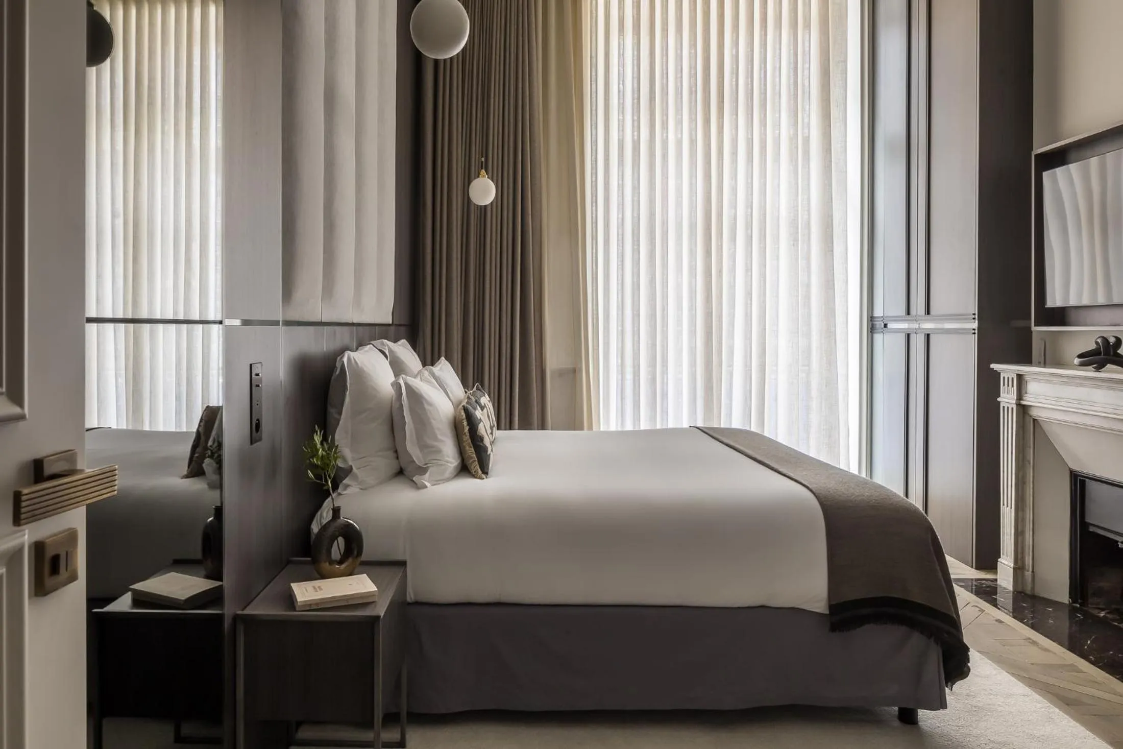 Bedroom, Bed in HIGHSTAY - Luxury Serviced Apartments - Louvre