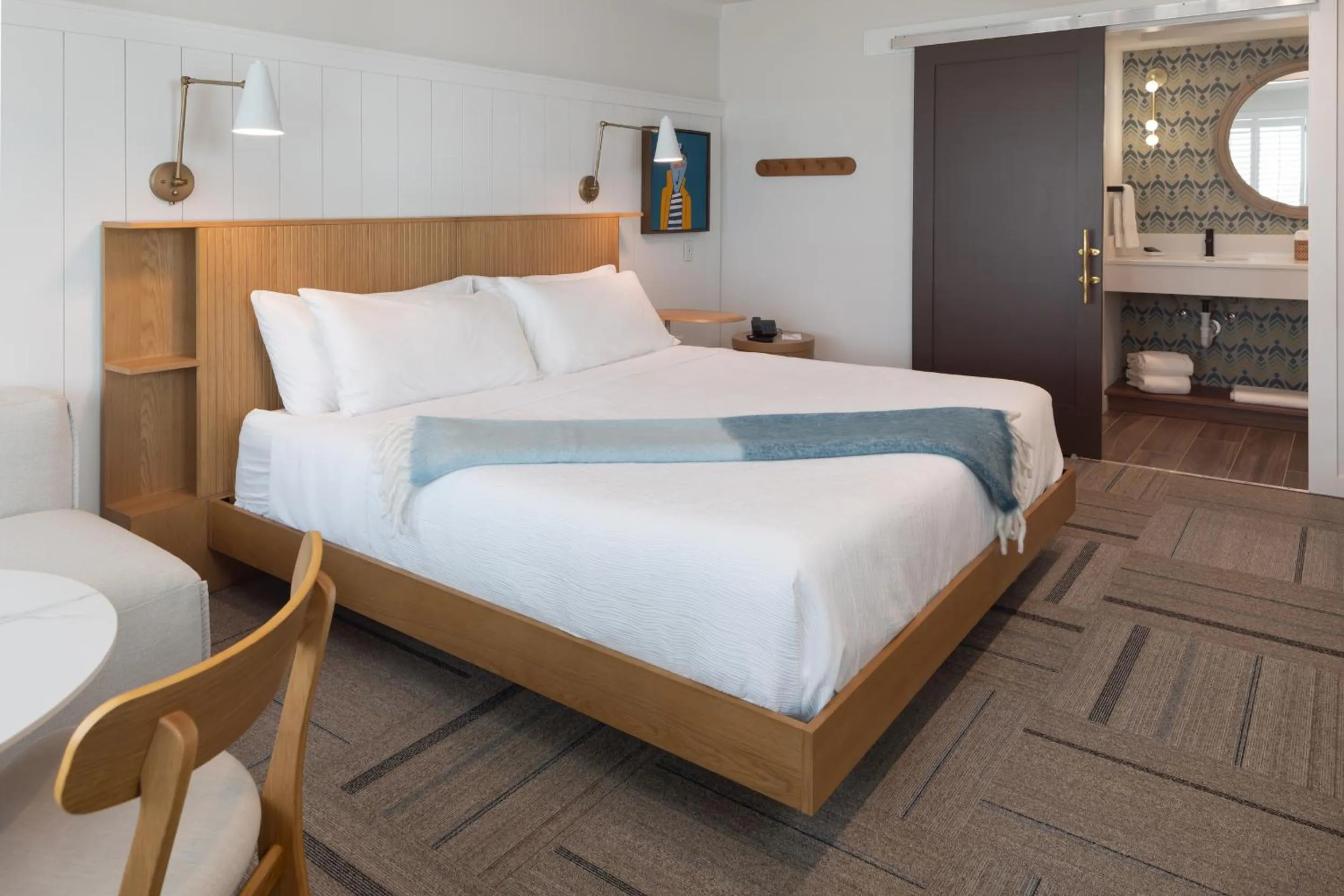 Photo of the whole room, Bed in Oceaneer Hotel