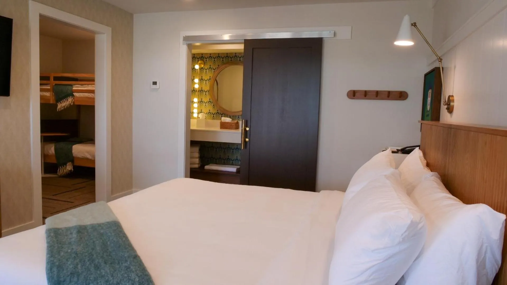 Bedroom, Bed in Oceaneer Hotel