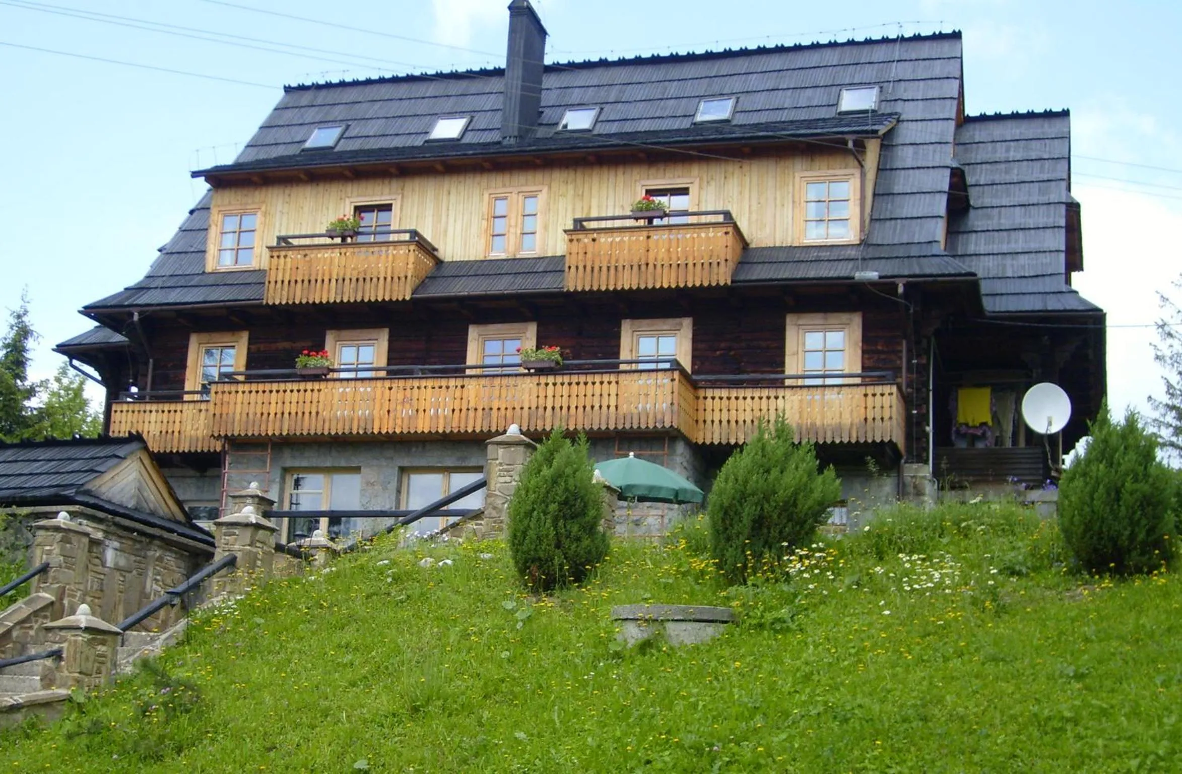 Property building in Willa Litka