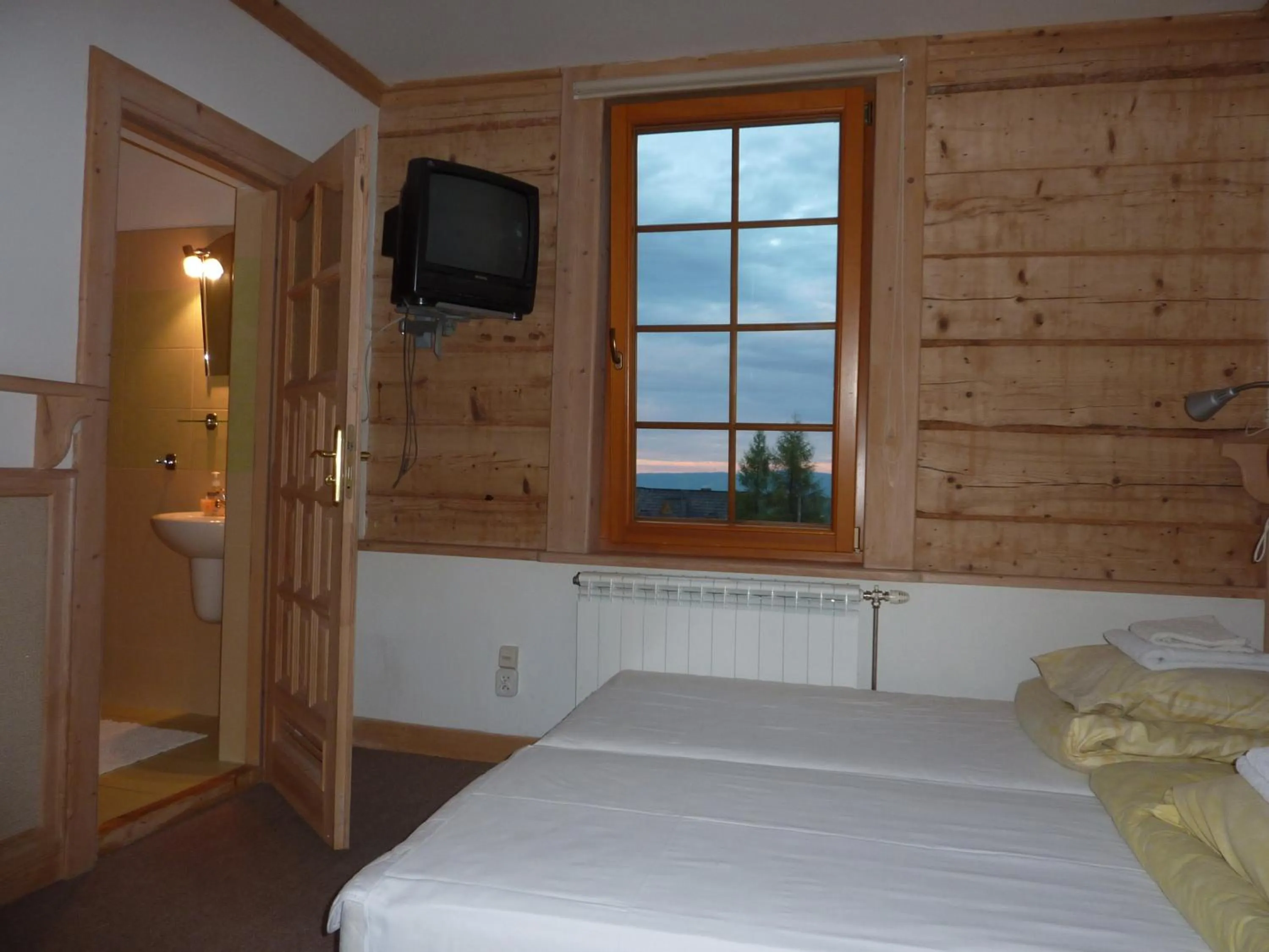 Photo of the whole room, Bed in Willa Litka