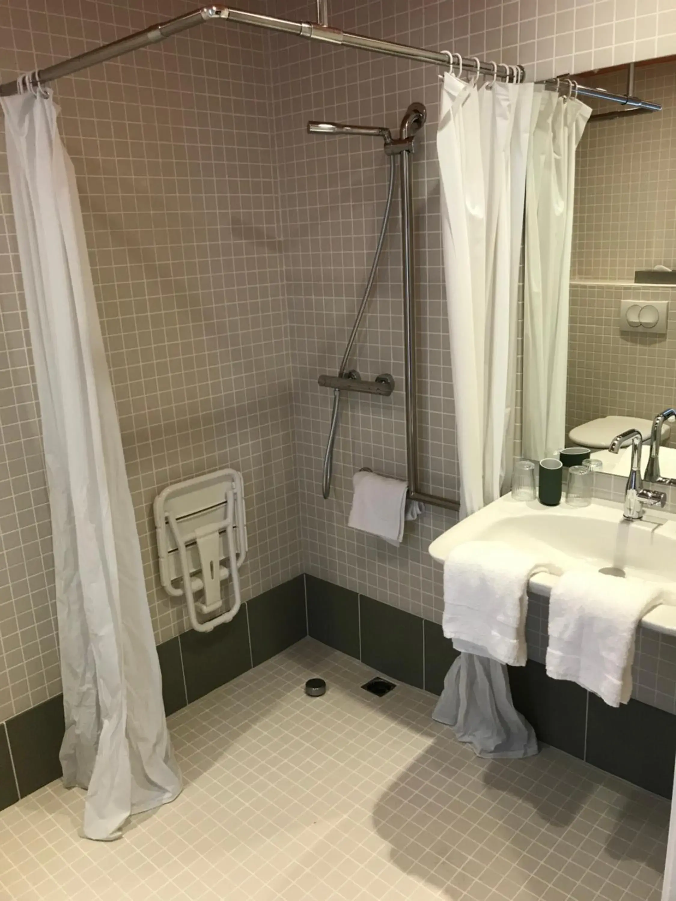 Double Room - Disability Access in Logis Hôtel Altitude et Spa Pierre-Percée Double Room - Disability Access in Logis Hôtel Altitude et Spa Pierre-Percée