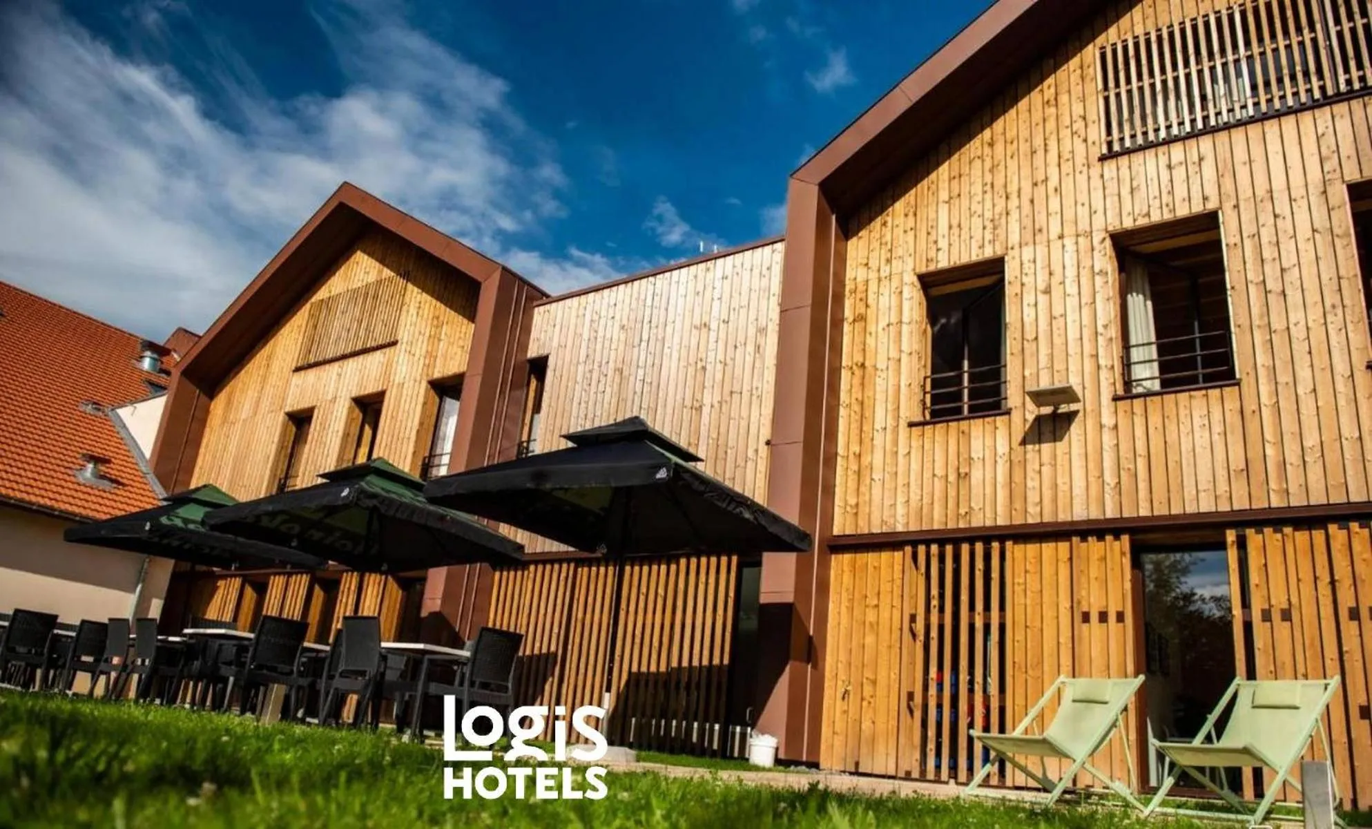 Property building in Logis Hôtel Altitude et Spa Pierre-Percée