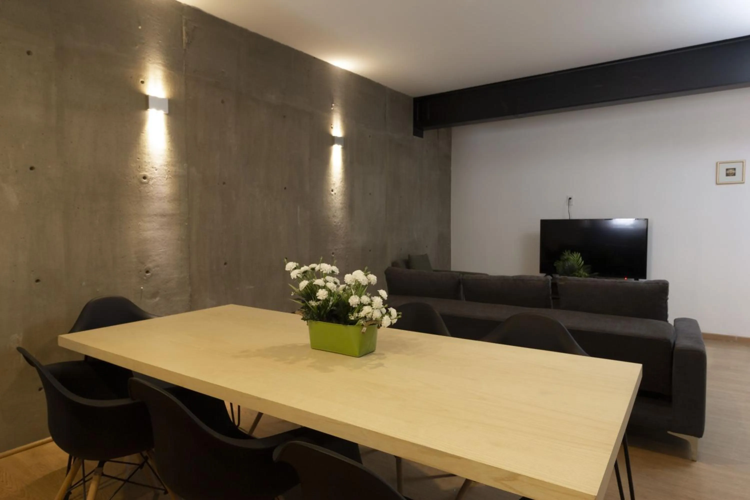 Dining area in El Doce by HomiRent