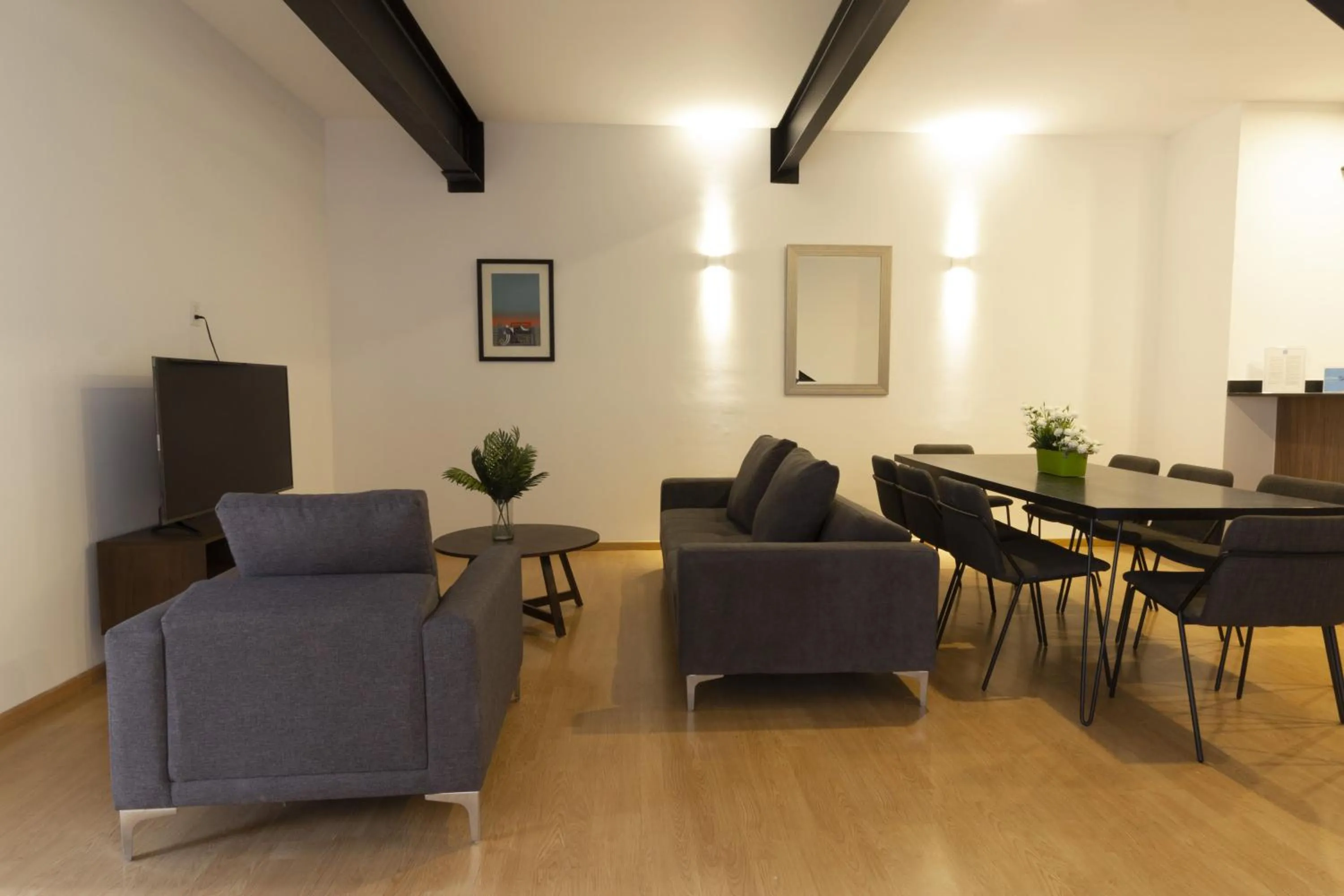 Living room in El Doce by HomiRent