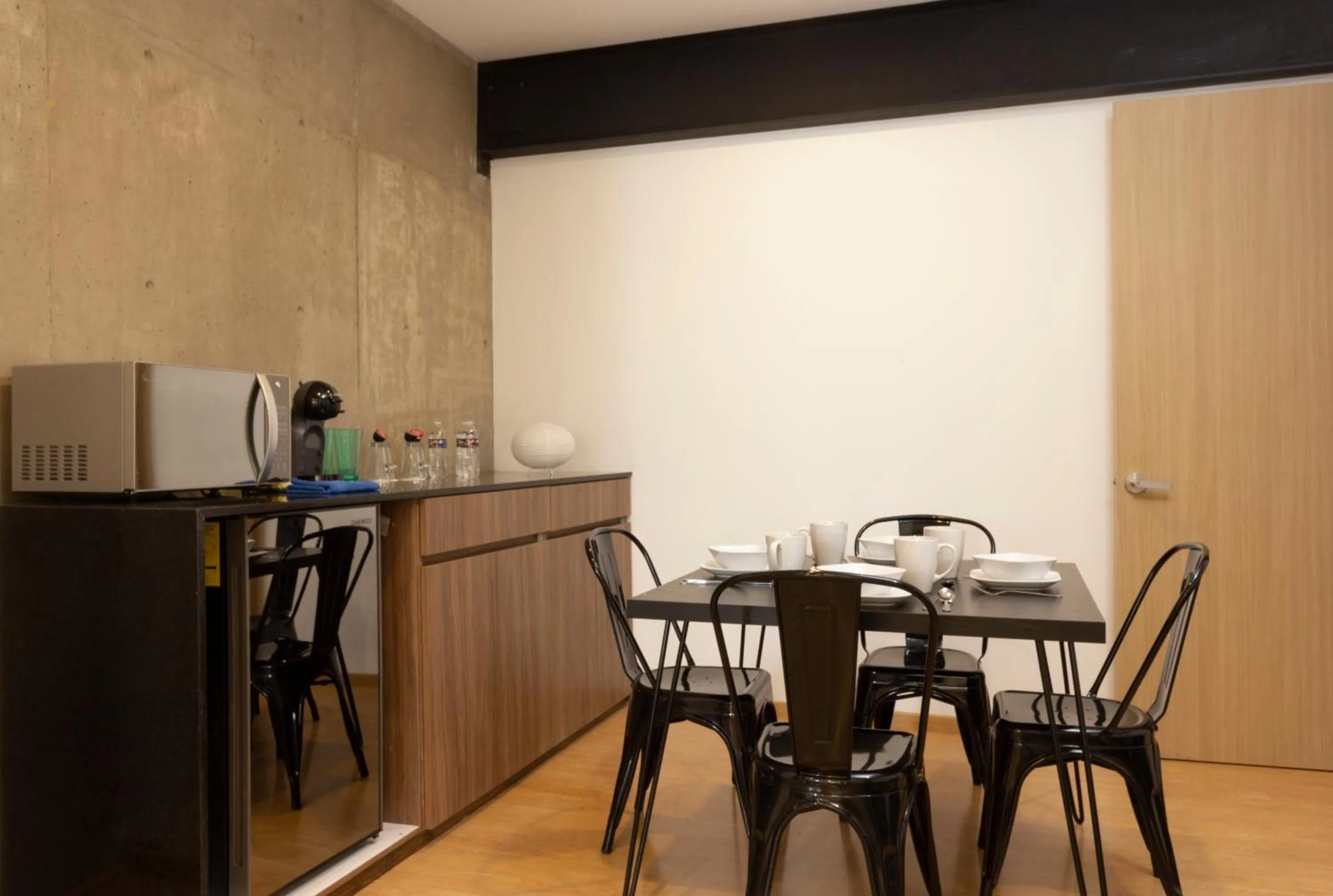 Coffee/tea facilities in El Doce by HomiRent